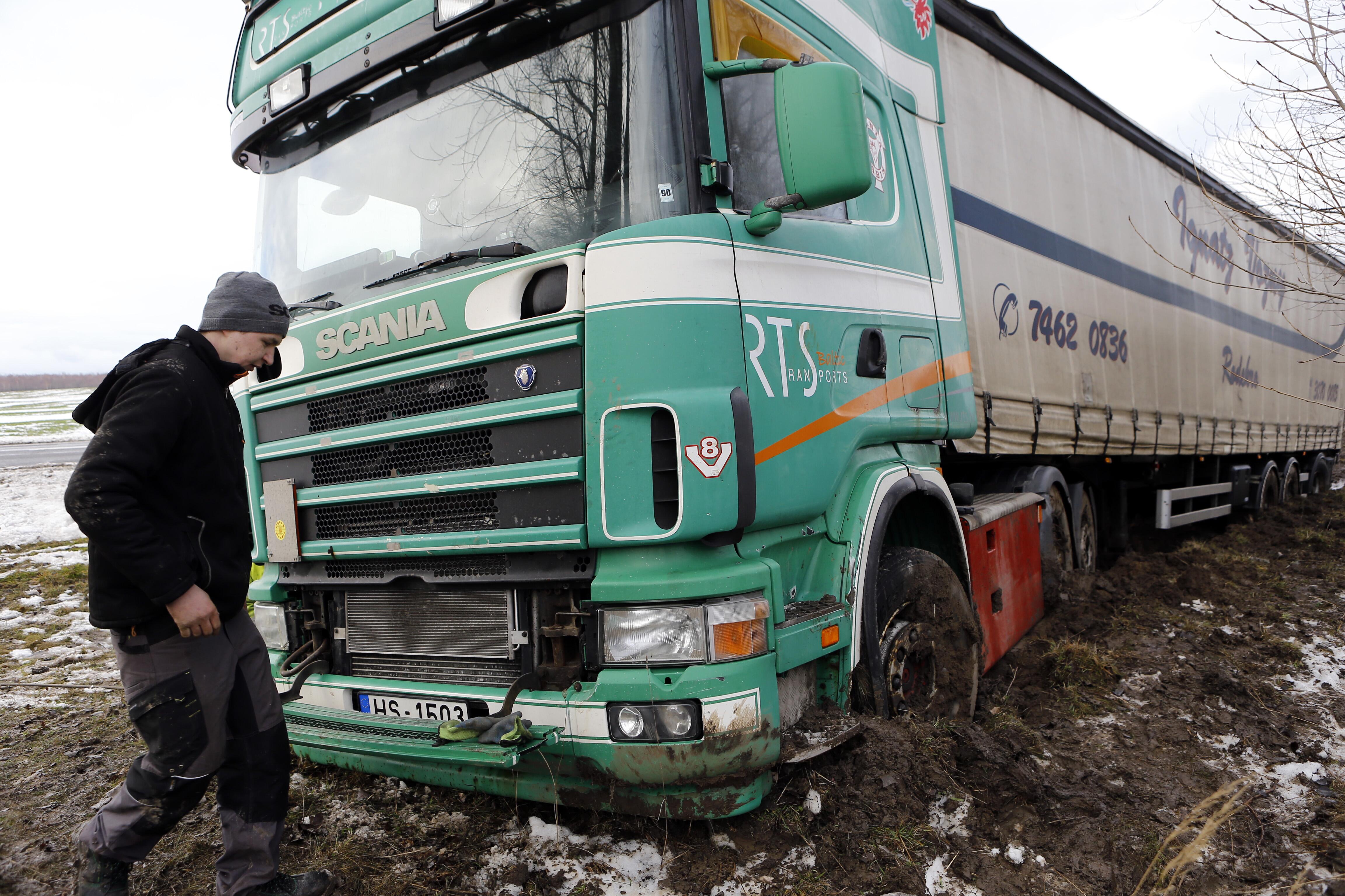 Nuostoliai: nuo sunkiasvorio transporto nukritus ledo gabalui žala siekė net 6,5 tūkst. eurų.