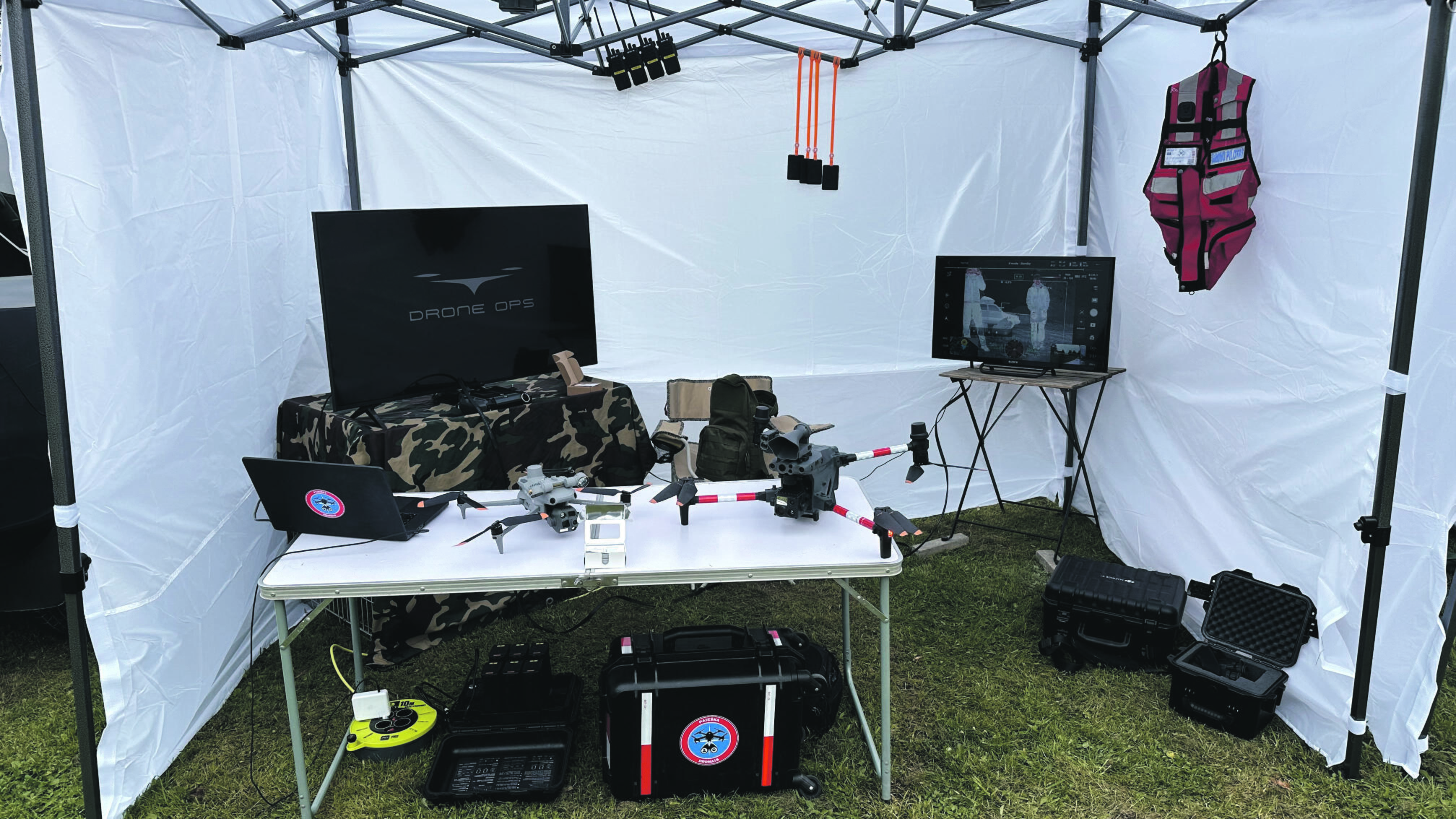 Veikla: šiuo metu Edvinas užsiima žvalgybos paieškomis, gelbėjimo operacijomis, bendradarbiauja su policija ir priešgaisrine tarnyba. Įsteigė mokymo centrą „Dronops Akademija“, kur rengia kelių lygių specializuotus bepiločių orlaivių pilotų mokymus.