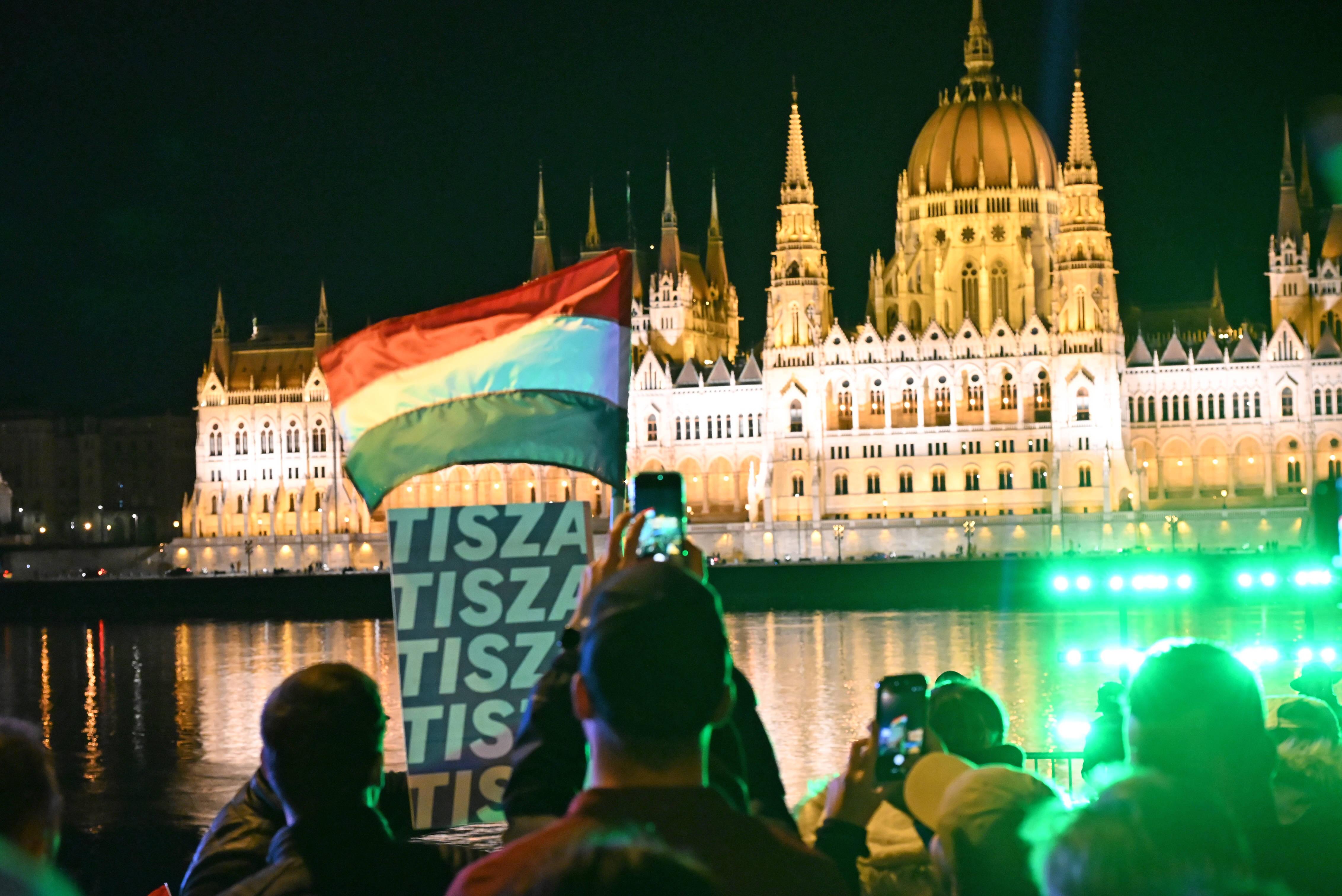 Netikėtumas: pergalę rinkimuose partijai „Tisza“ prognozavo ir masiniai mitingai, ir visuomenės apklausos, tačiau ne tokiu milžinišku skirtumu. Dabar jie parlamente turi konstitucinę daugumą.