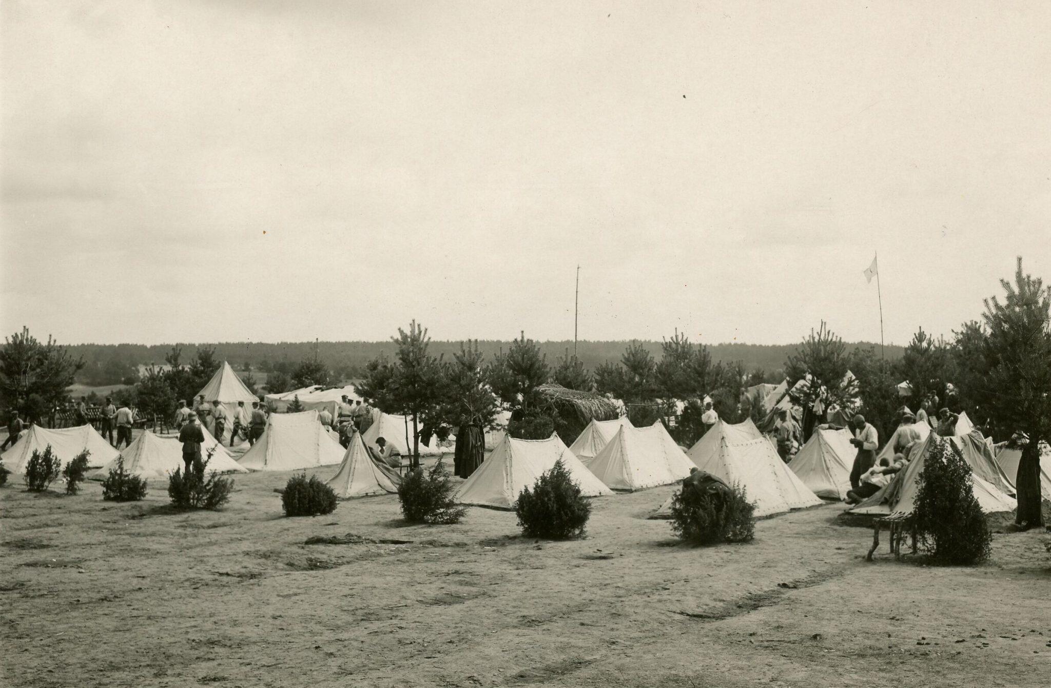Lietuvos kariuomenės palapinės Gaižiūnų poligone, XX a. 4 deš.