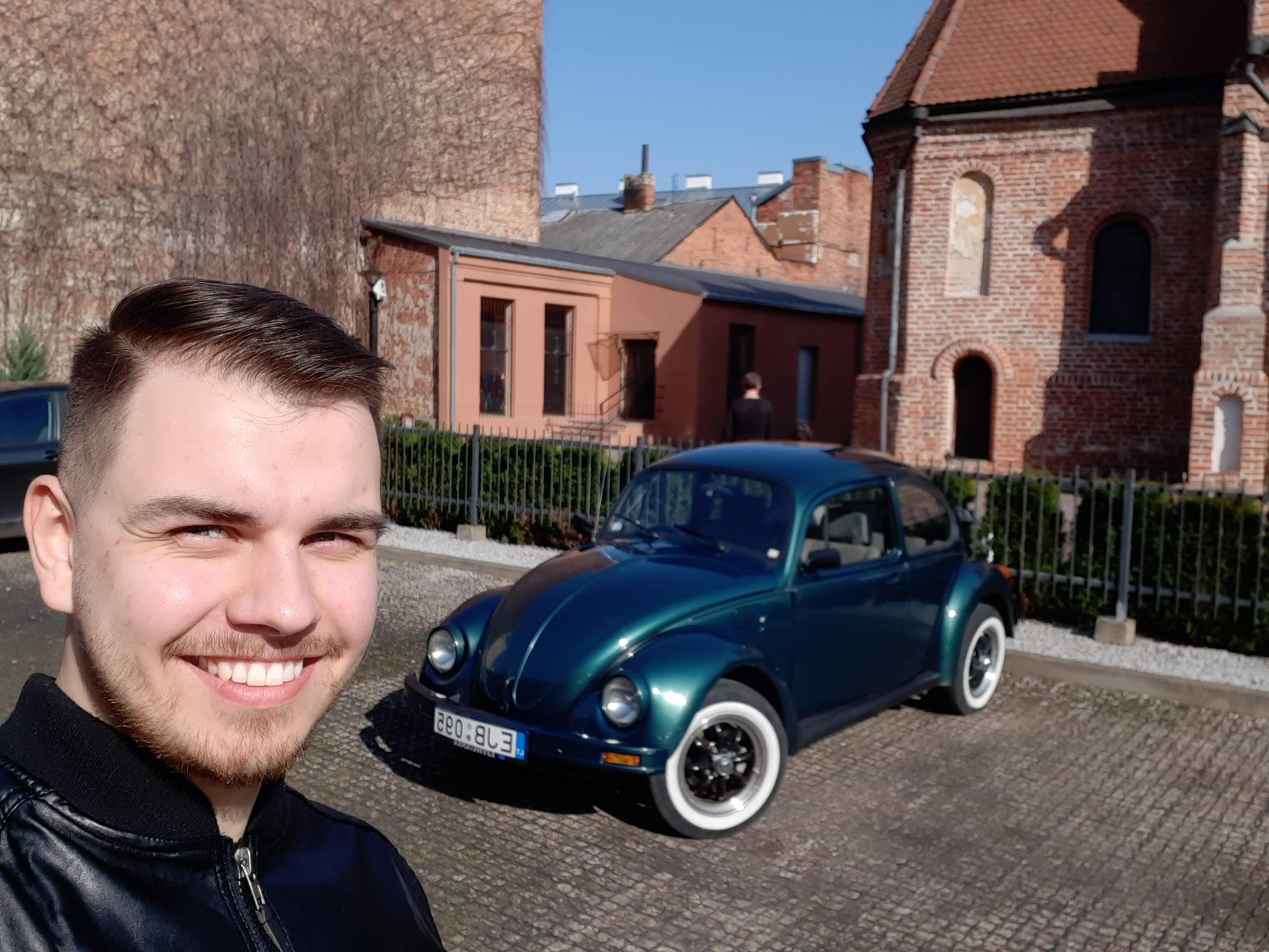 Pirmasis: Lietuvos „vabalų“ klubo prezidentas pozuoja prie pirmojo Ališauskų šeimos „vabalo“, kurį įsigijo, kai Pauliui tebuvo trylika. 