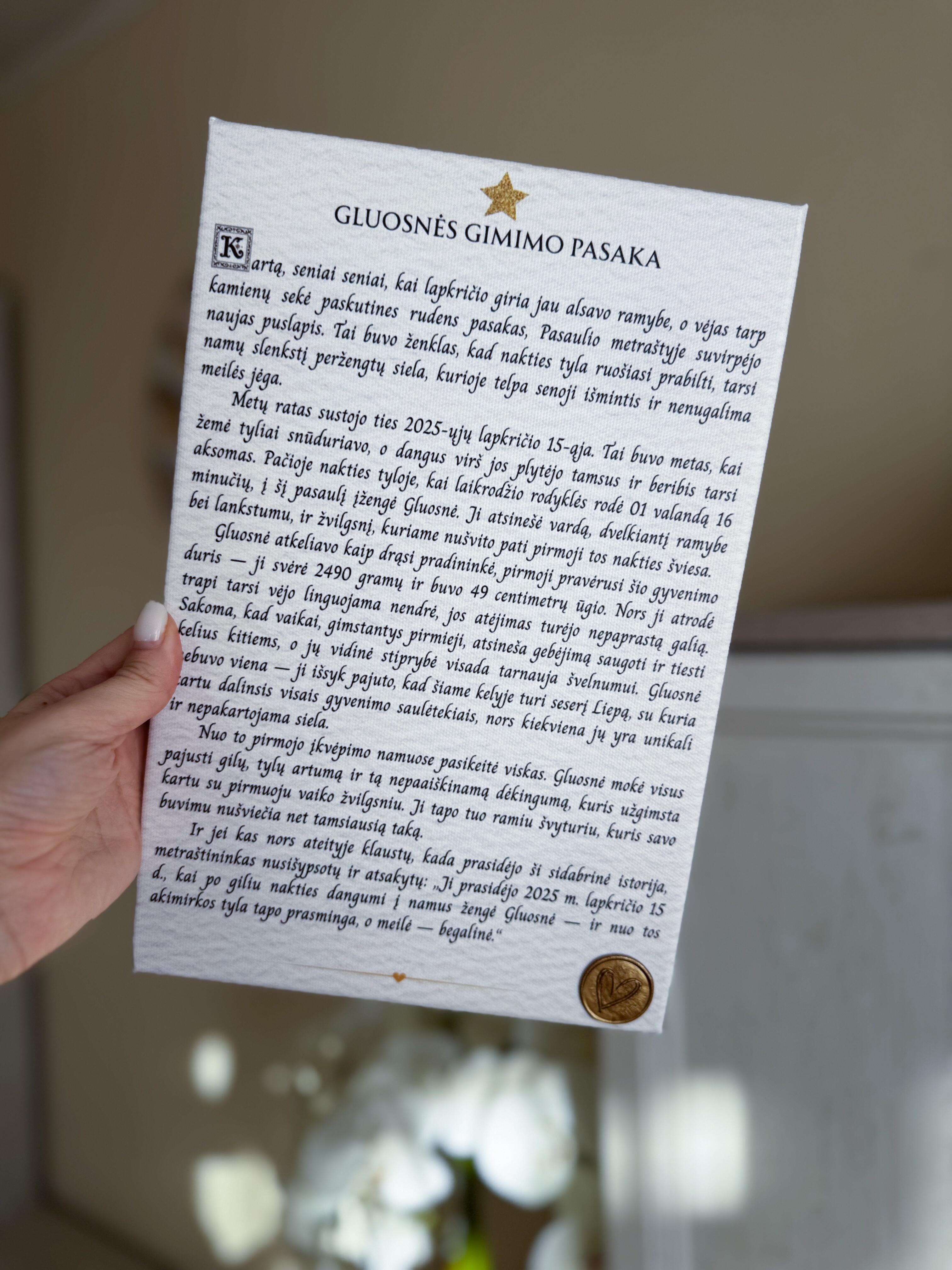 Istorijos: ypatingą vietą Simonos kūryboje užima ant drobės užrašytos gimimo pasakos, kuriose įprasti faktai paverčiami magišku pasakojimu. 