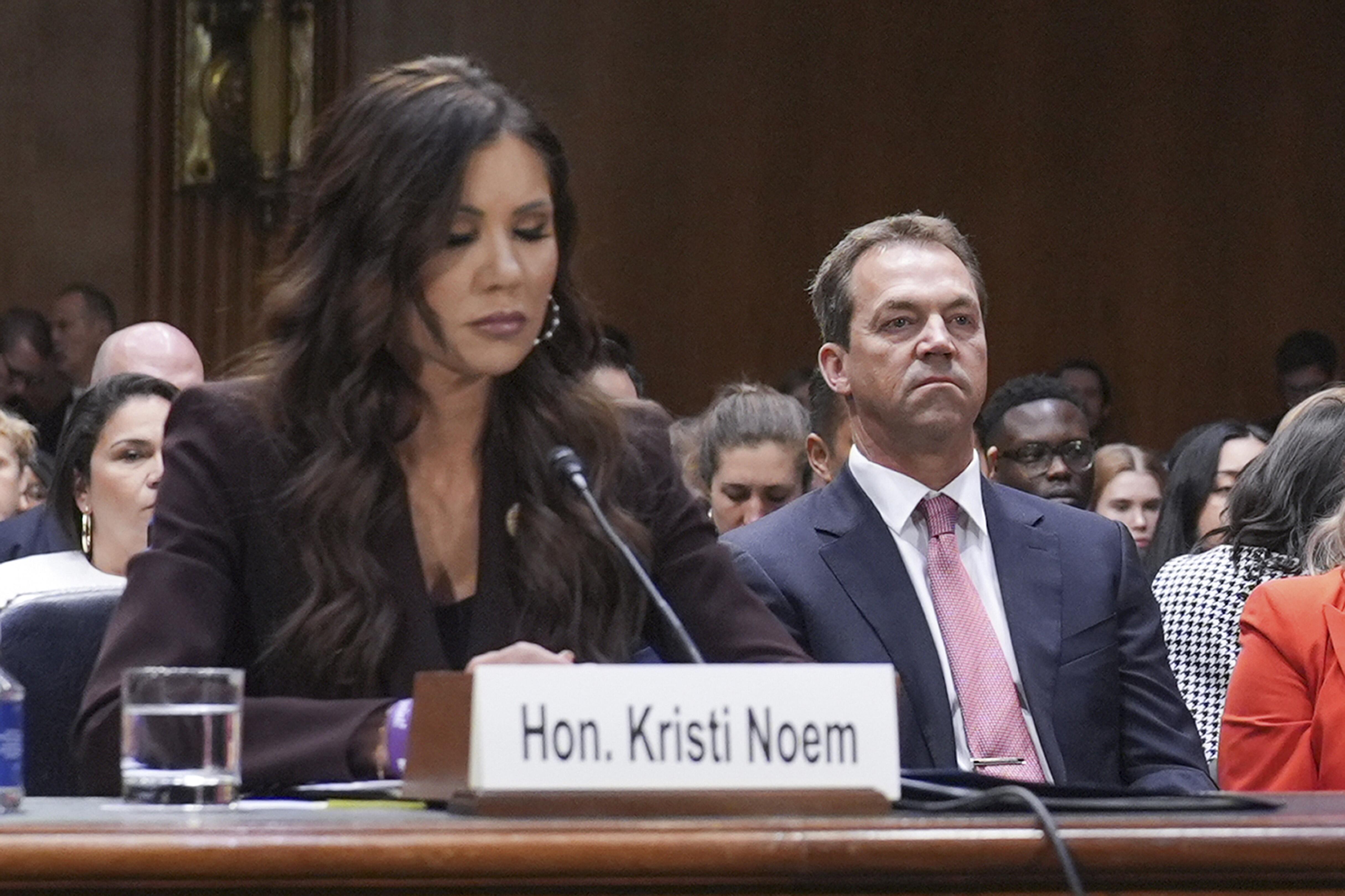 Kristi Noem ir Bryonas Noemas