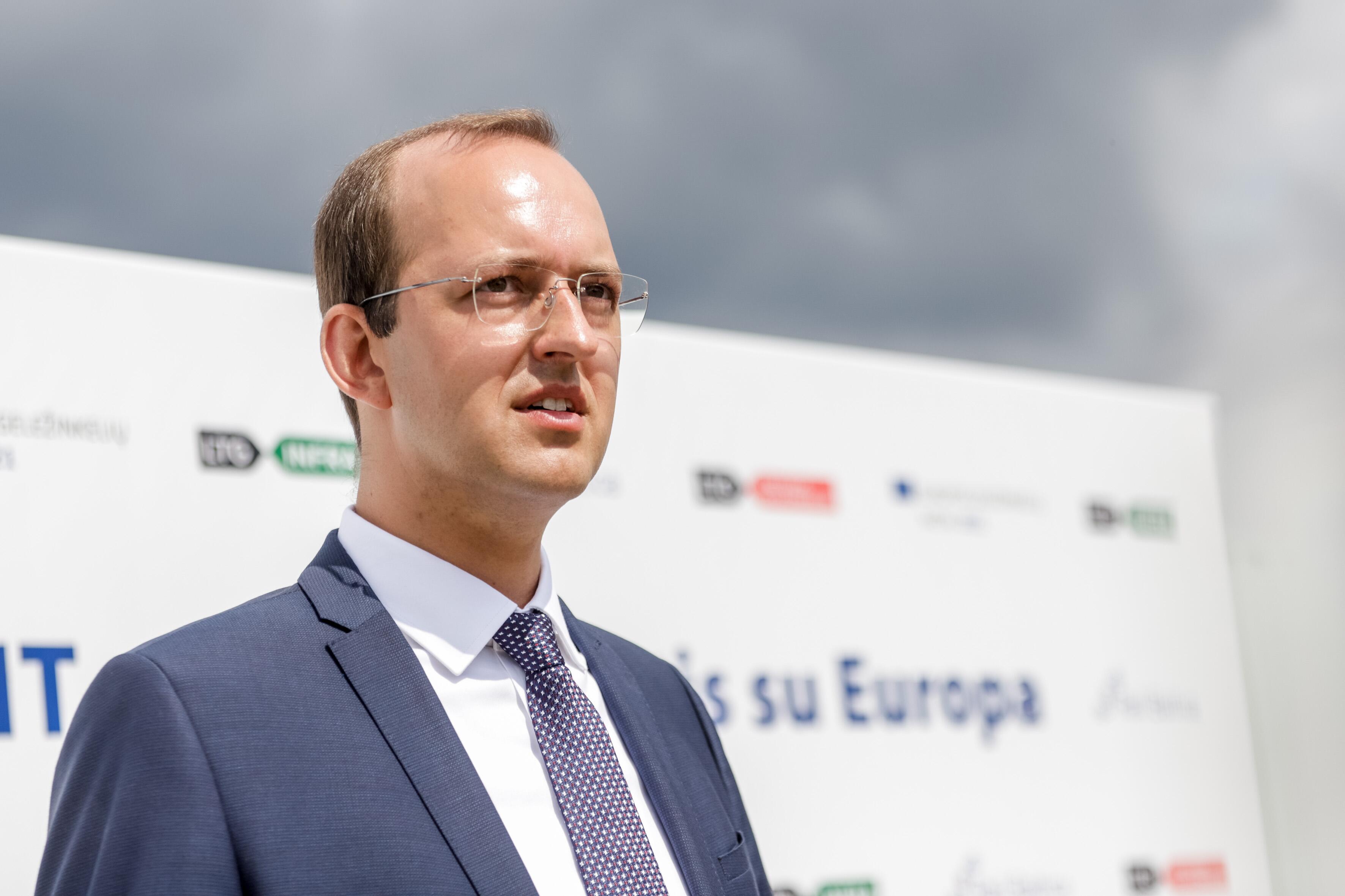 Pinigai: M. Skuodis pabrėžia, kad investicijos į transporto infrastruktūrą yra vienos efektyviausių ekonominiu požiūriu.