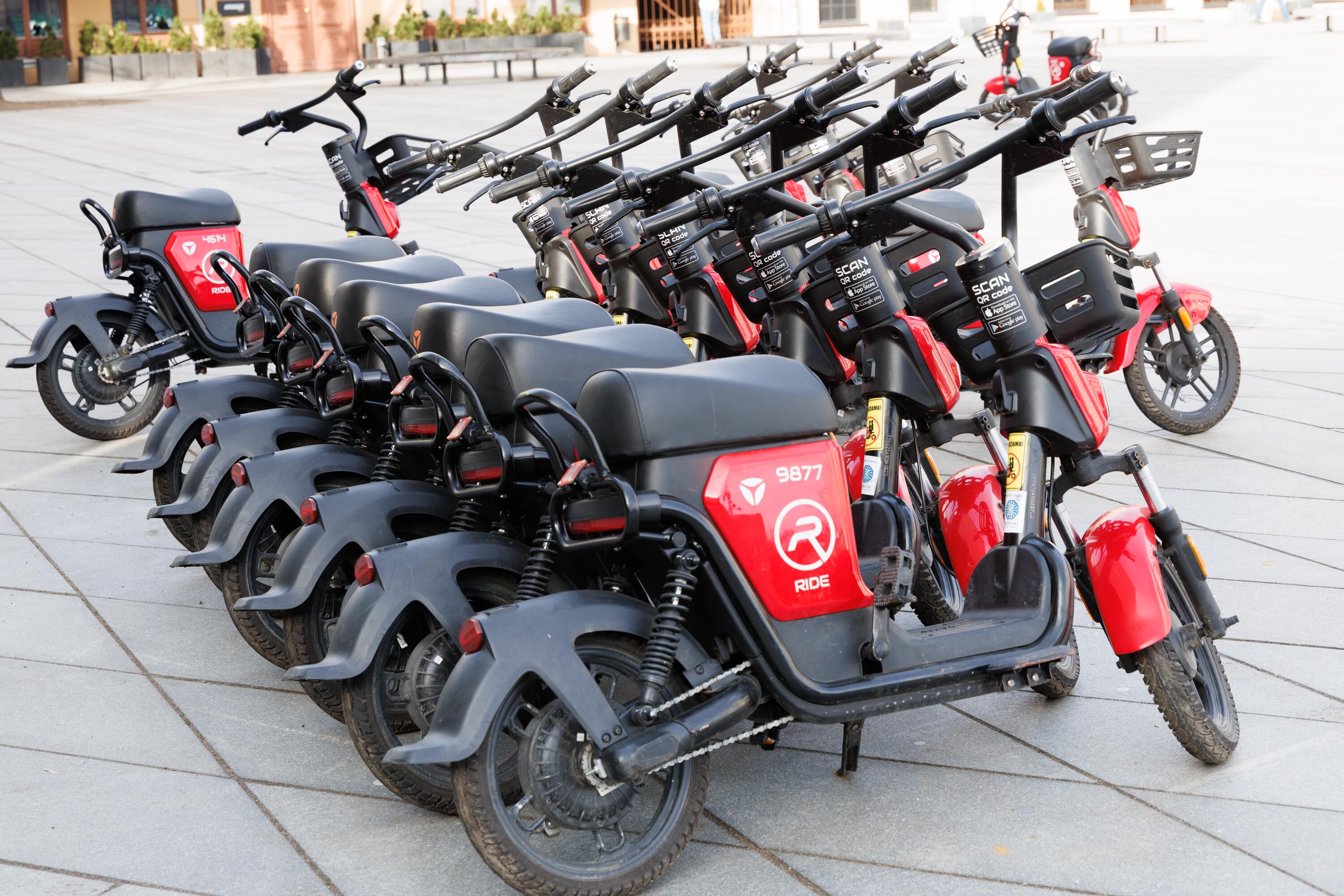 Pokyčiai: nei nuomojamų elektrinių paspirtukų, nei dviračių nebebus galima palikti bet kur.