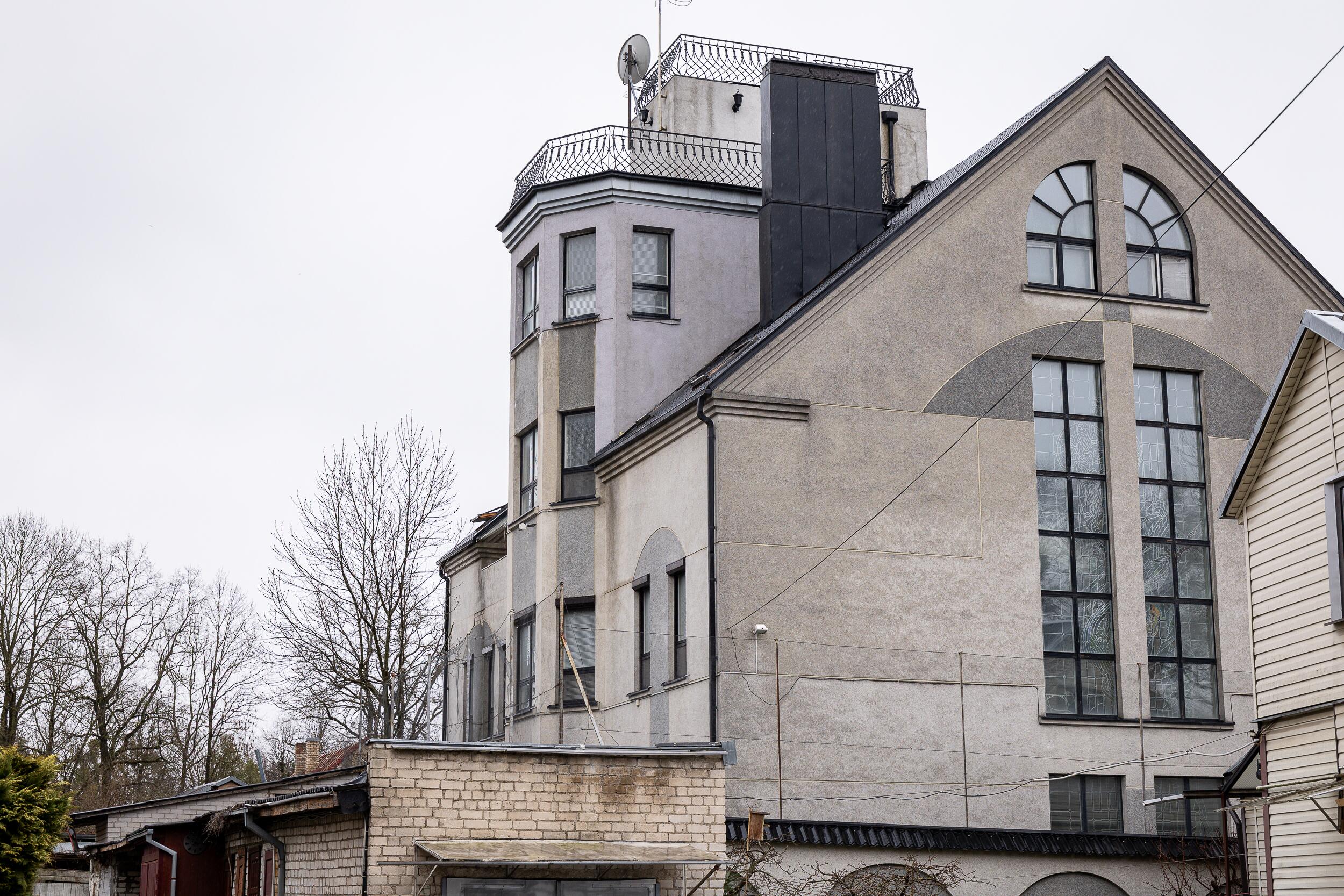 Blizgesys: interjero prabanga liudija apie tuometės mafijos siekį visais įmanomais būdais demonstruoti savo statusą.