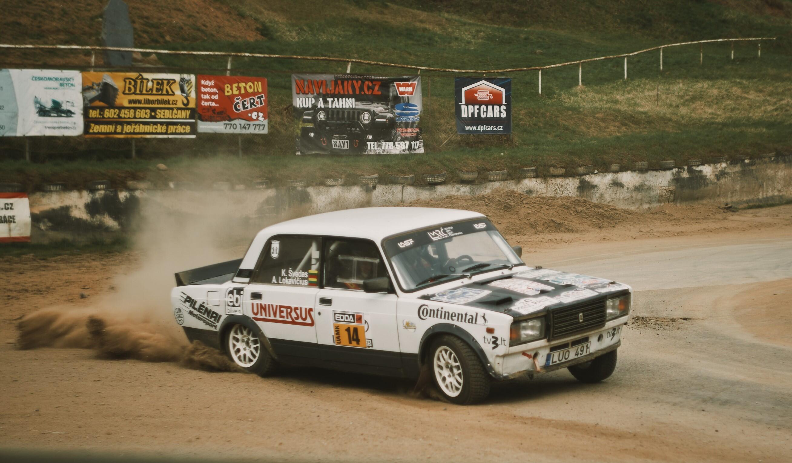 Prizininkai: A. Lekavičius su K. Švedu, lenktyniavę 1982 m. „Lada 2107“, buvo antri tarp „Legend“ įskaitos ekipažų.
