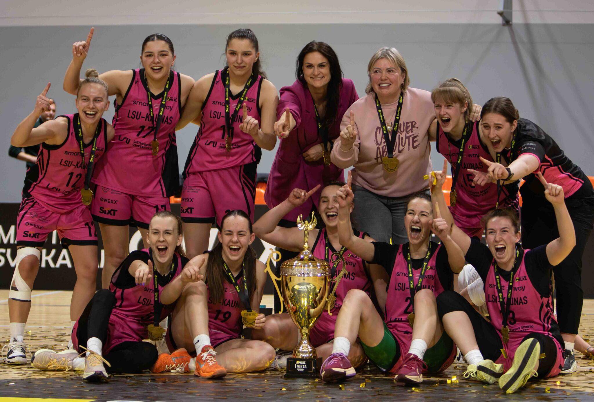 Triumfas: „LSU-Kauno“ krepšininkės – B diviziono čempionės.