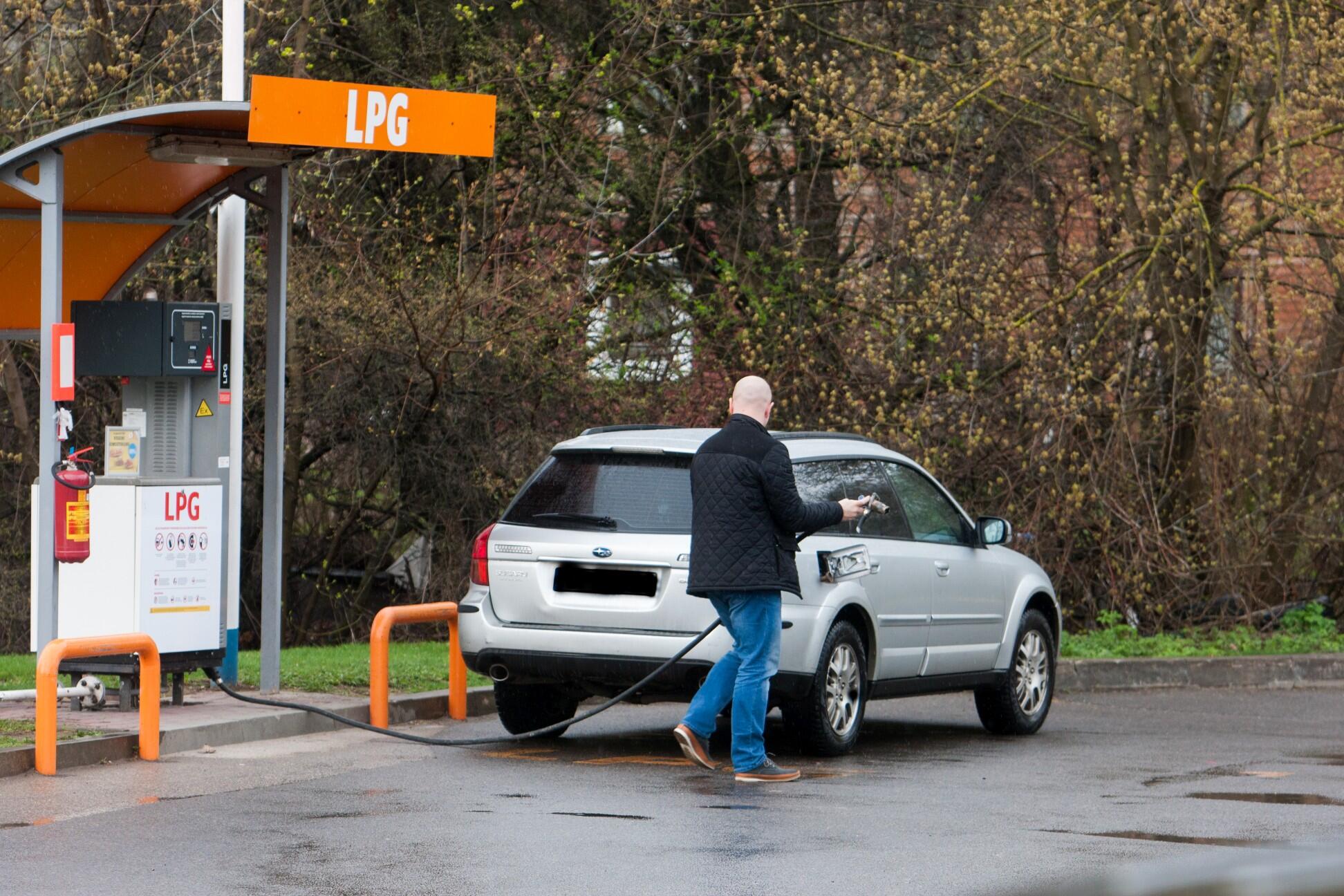 Skaičius: beveik 84 tūkst. automobilių mūsų šalyje yra varomi benzinu ir LPG dujomis.