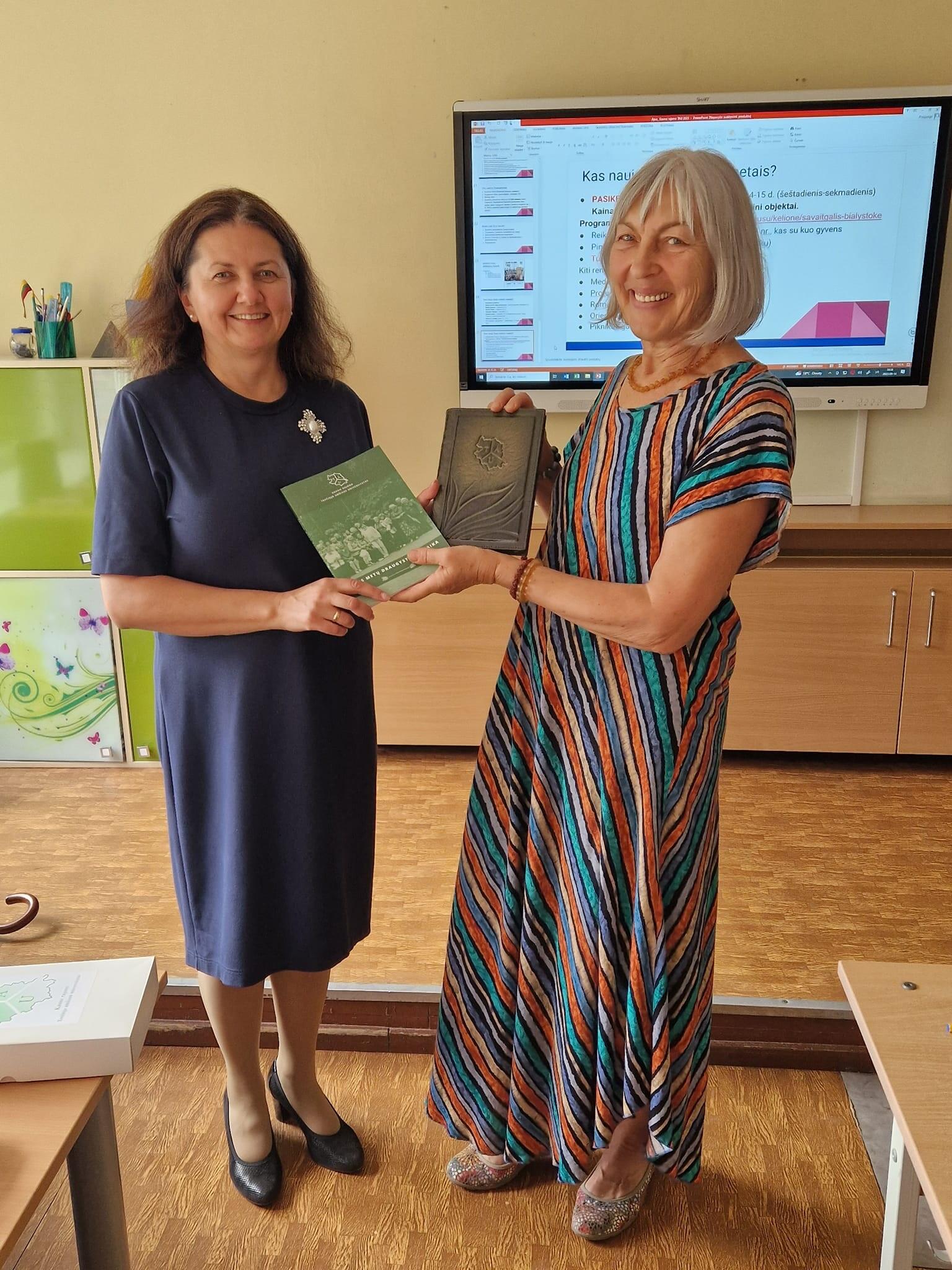 Ypatybė: Kauno rajono TAU rektorė E. Žaromskienė ir Akademijos fakulteto prorektorė, lektorė A. Čiūtienė siekia bendrų tikslų.