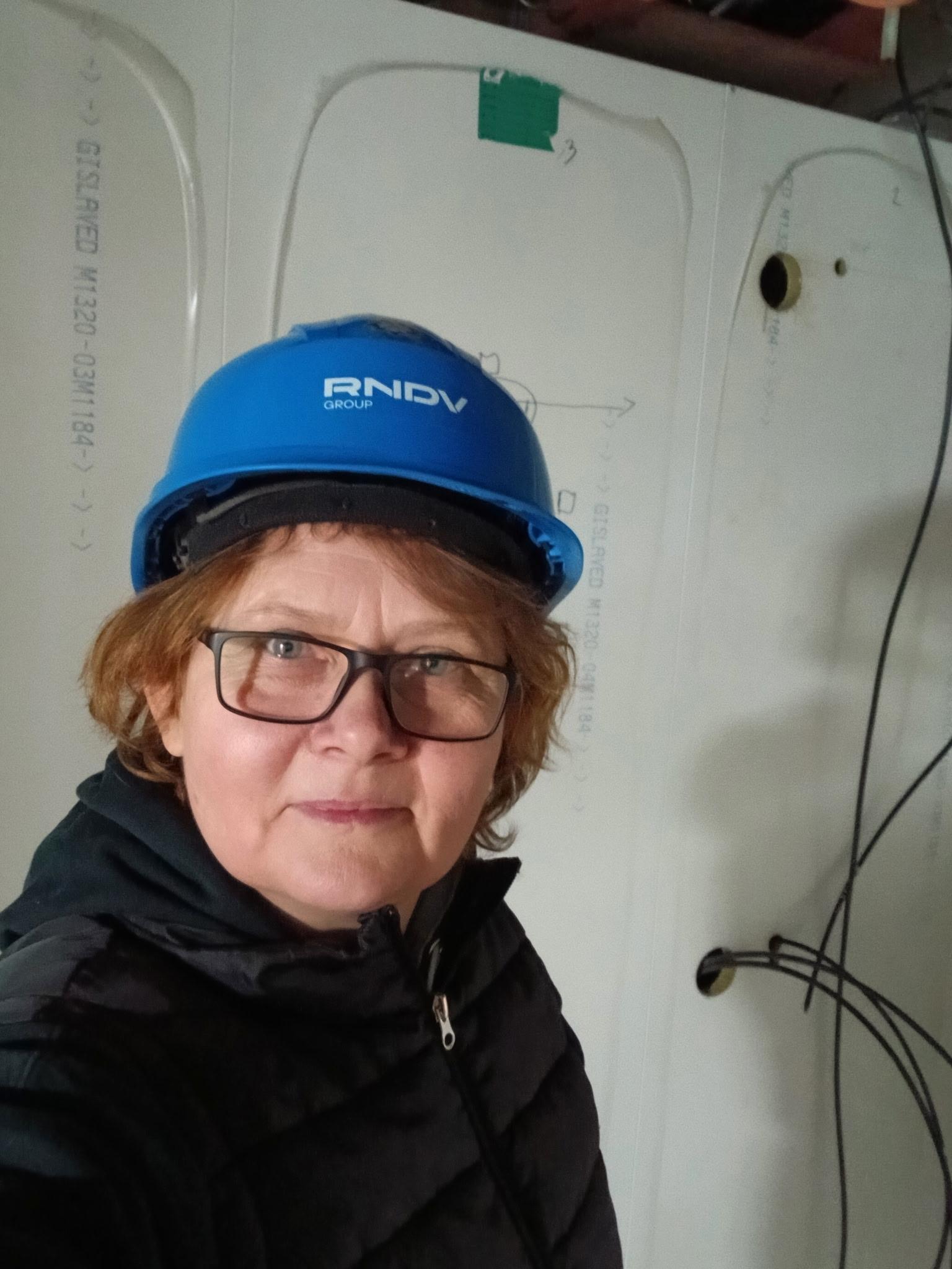 Pliusai: Vokietijoje laivų statykloje elektros instaliacijos montuotoja dirbanti A. Smirnova įžvelgia nemažai darbo vyriškame kolektyve privalumų.