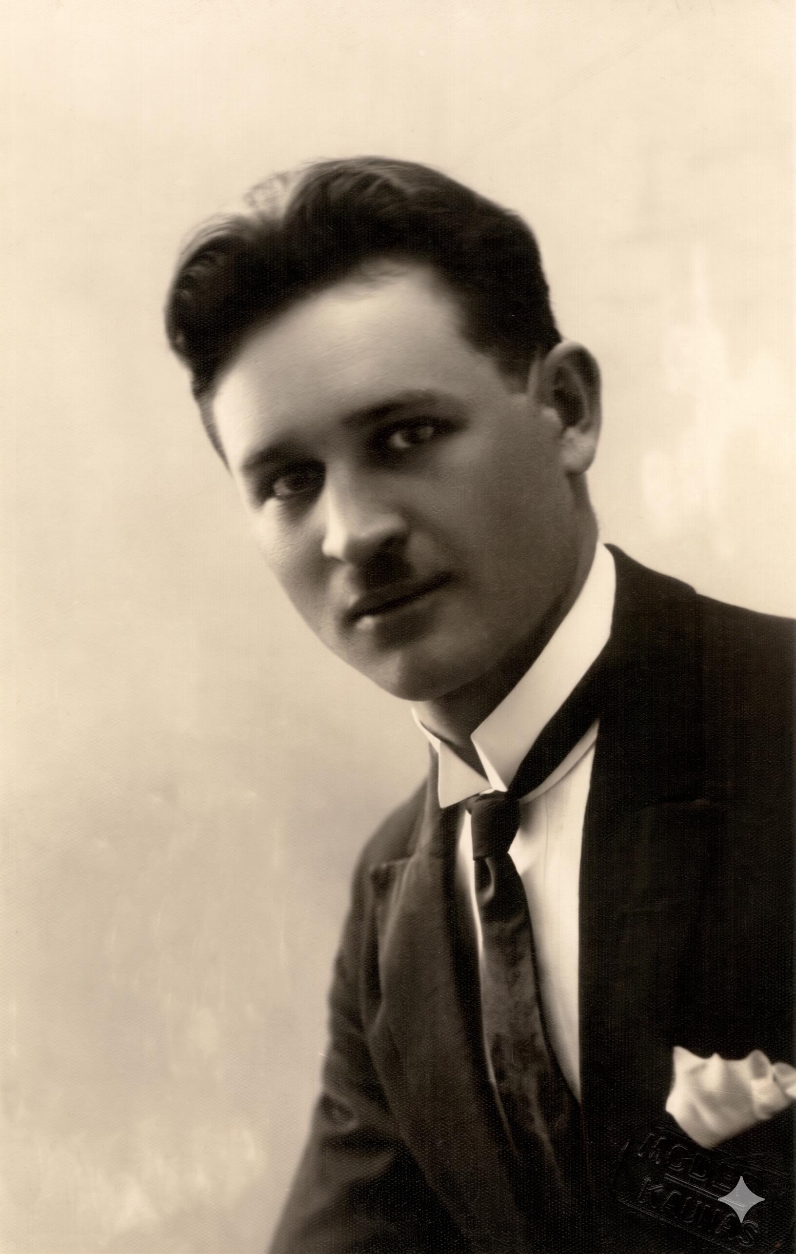 K. Navasaitis, studentų organizacijos „Varpas“ narys. Fotoateljė „Modern“ nuotr. Kaunas. 1930. 