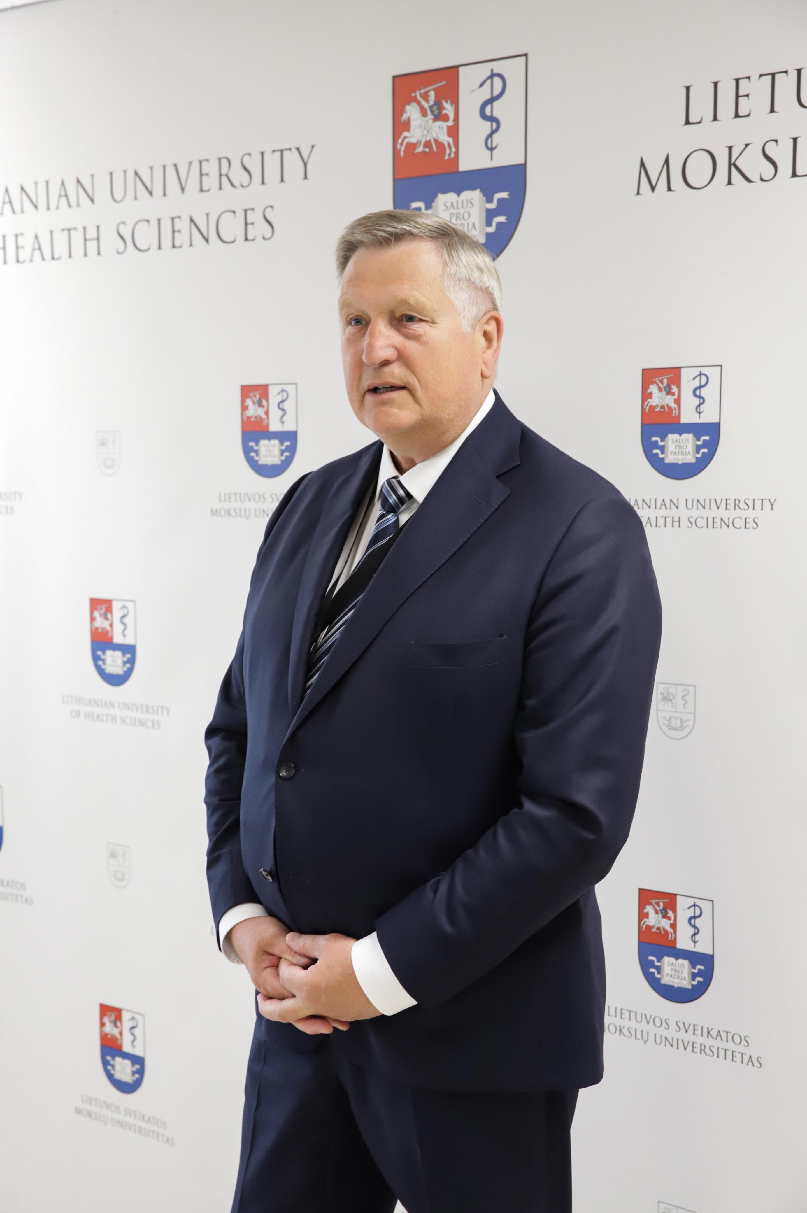 Prof. R. Benetis