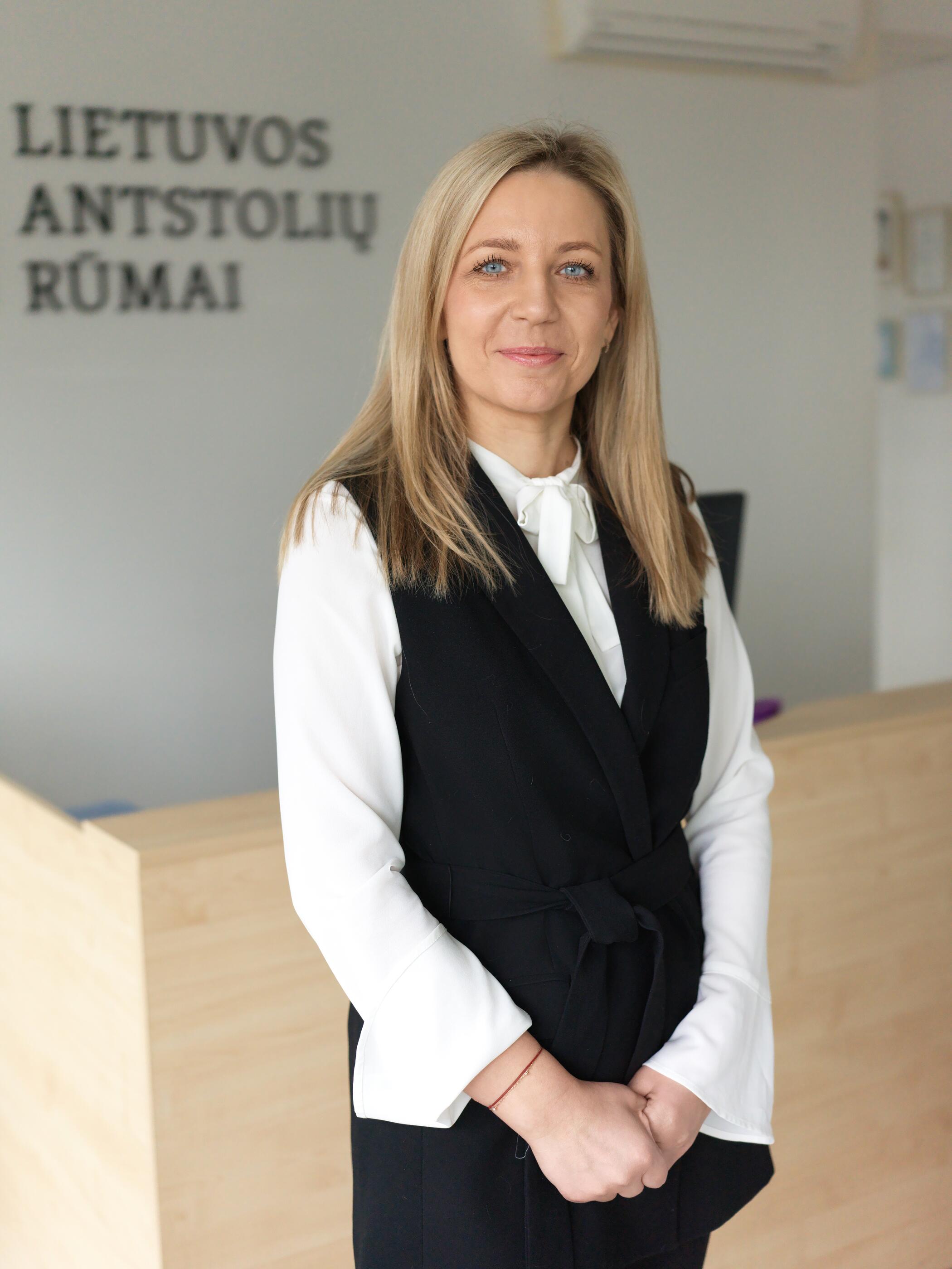 Simona Pivoriūnė, antstolė 