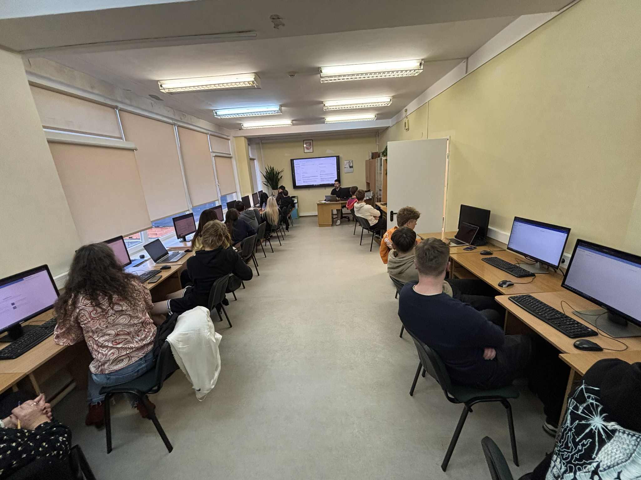 Projektas: mokykla tapo vieta, kurioje DI buvo pristatytas kaip ateities raštingumo dalis.