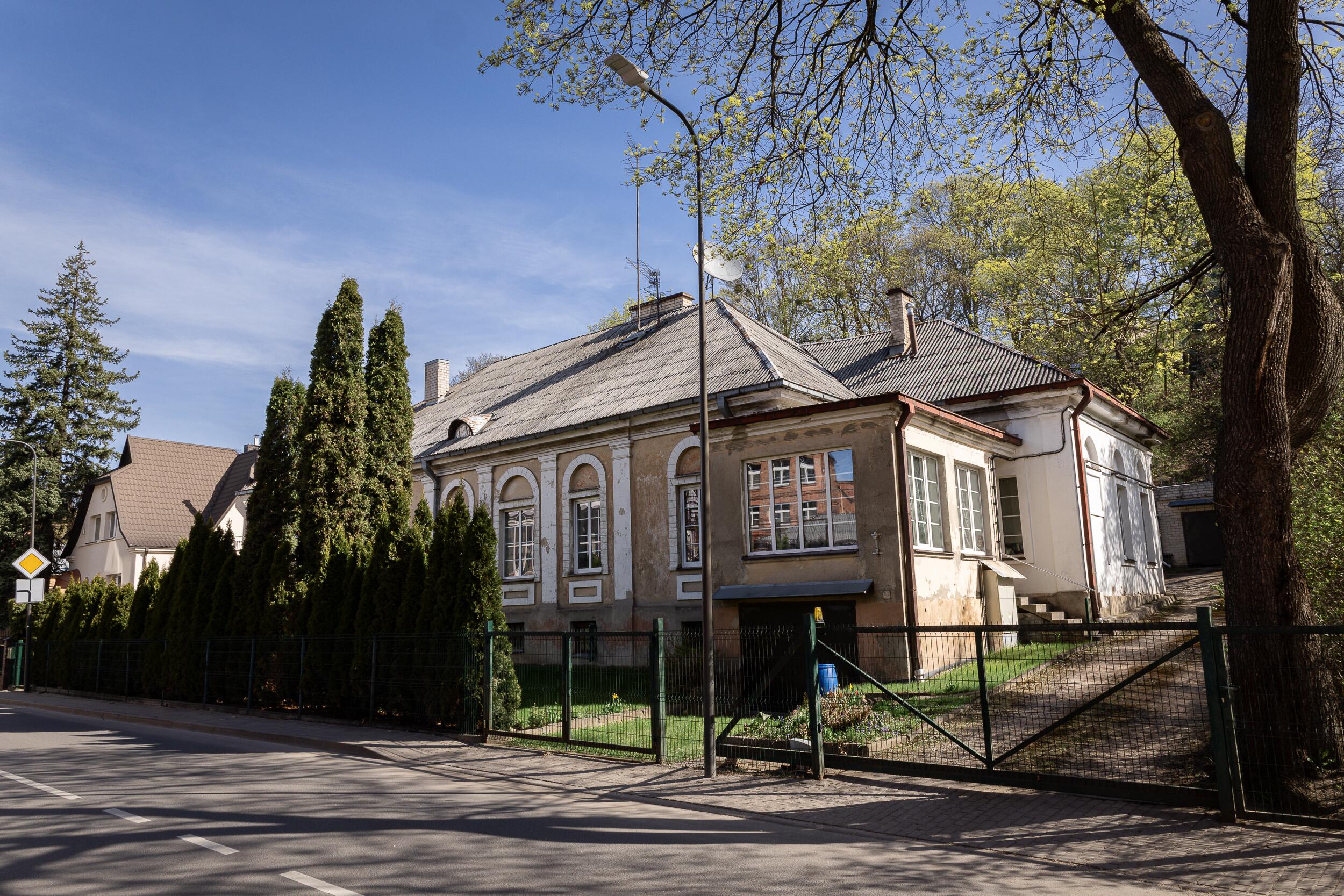 Tėviškė: E. A. Fryko tėvų dvarelio pagrindinis pastatas (K. Būgos g. 8).