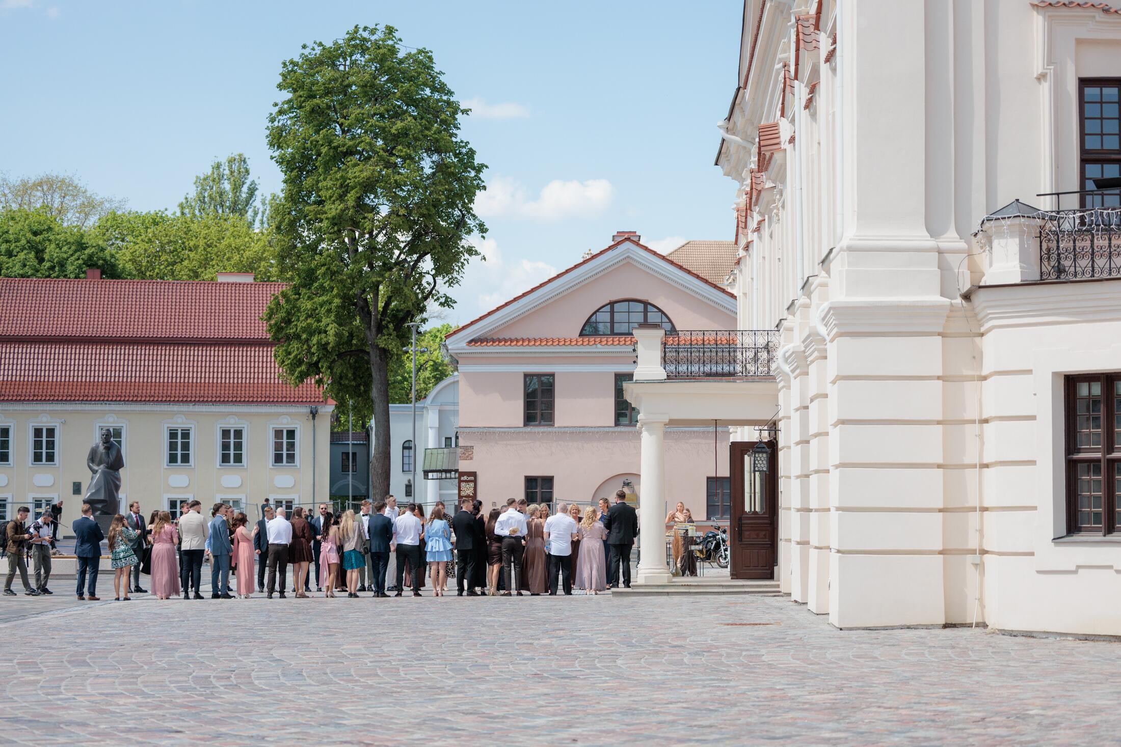 Lankoma: Rotušėje veikia muziejus, Turizmo informacijos centras ir Santuokų rūmai, įvairios kavinės, tad lankytojams veiklos čia netrūksta.