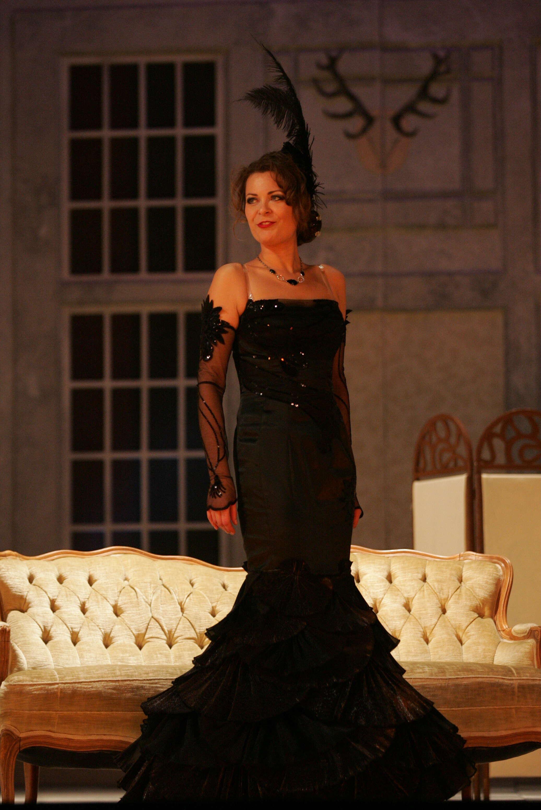 Plejada: du kartus prestižiškiausiu teatralų apdovanojimu „Auksinis scenos kryžius“ įvertinta R. Vaicekauskaitė paruošė įsimintinų soprano partijų teatro repertuaro spektakliuose. 