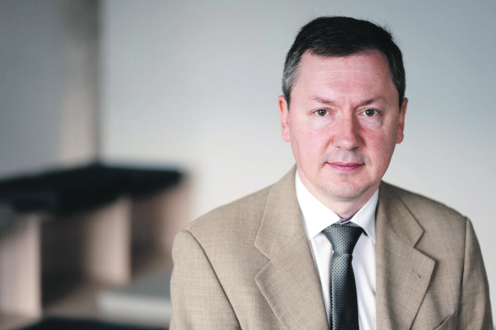 Realybė: A. Bartkus atkreipia dėmesį, kad „Sodros“ rezervas atsirado ne dėl to, kad socialinio draudimo sistema yra ypač efektyvi, o dėl to, kad 2018 m. 3,7 mlrd. eurų „Sodros“ skolos buvo perkelta į valstybės biudžetą, taip sudarant galimybę jai gyvenimą
