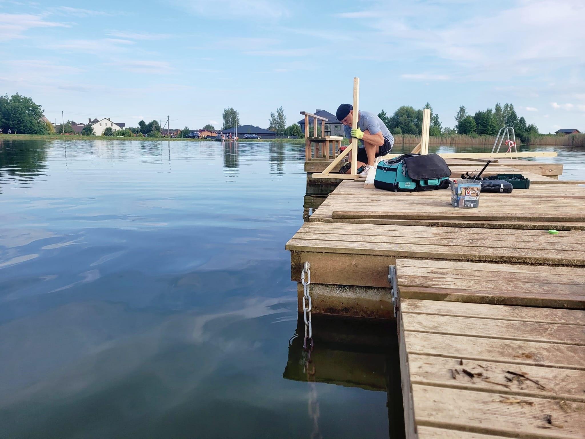 Trauka: sutvarkyta tvenkinio aplinka – patraukli neveroniečių laisvalaikio vieta. 