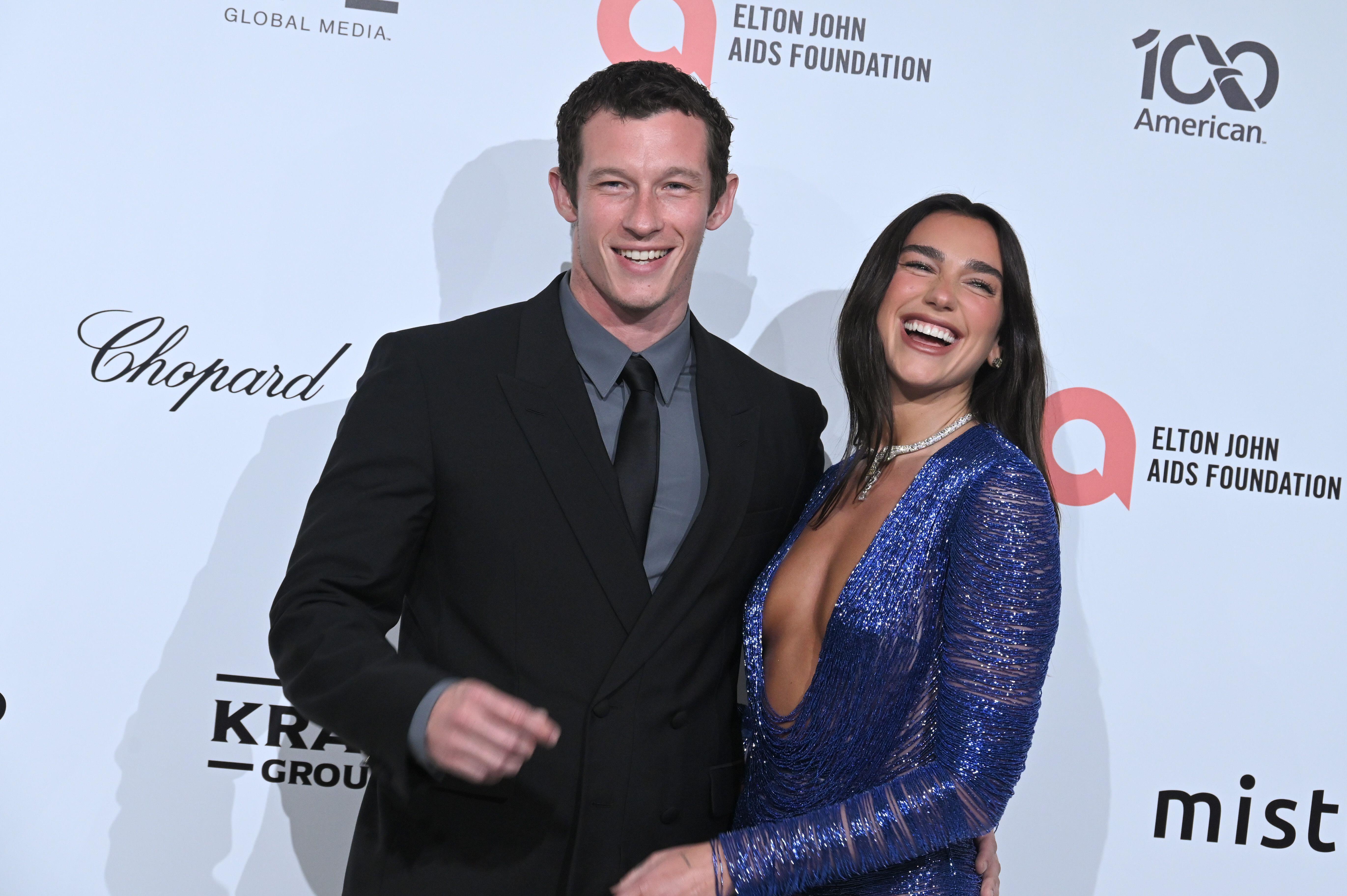 Dua Lipa ir Callum Turner