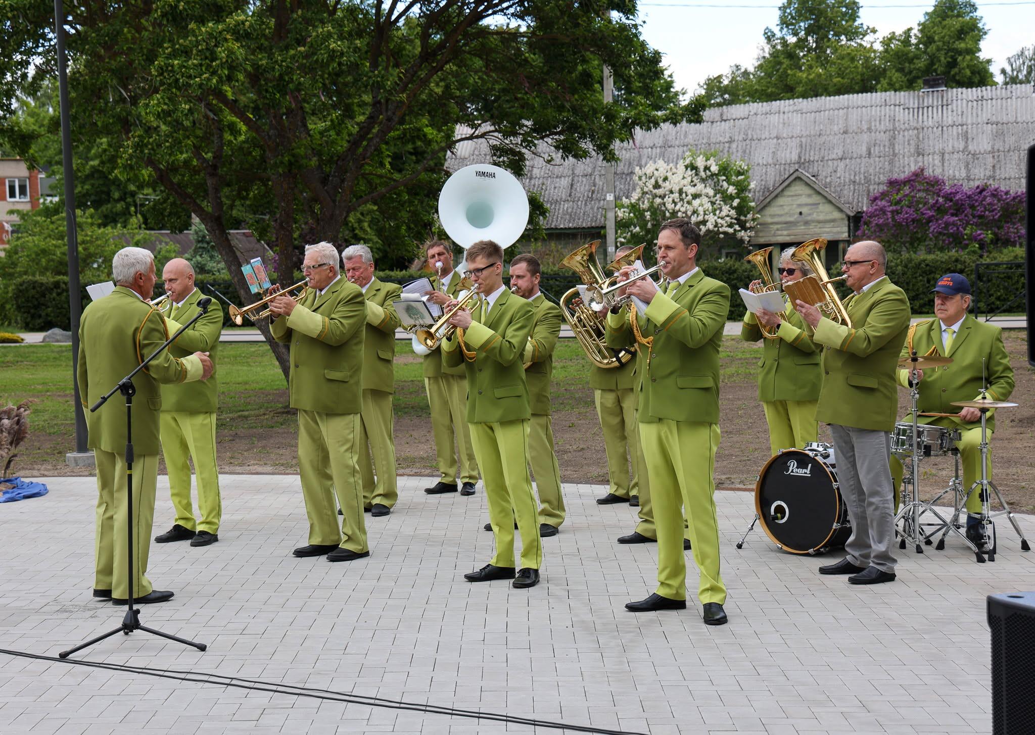 Talentai: Babtai – kūrybingų žmonių kraštas, kuriame gyvena daug šokančių, dainuojančių, muzikuojančių.