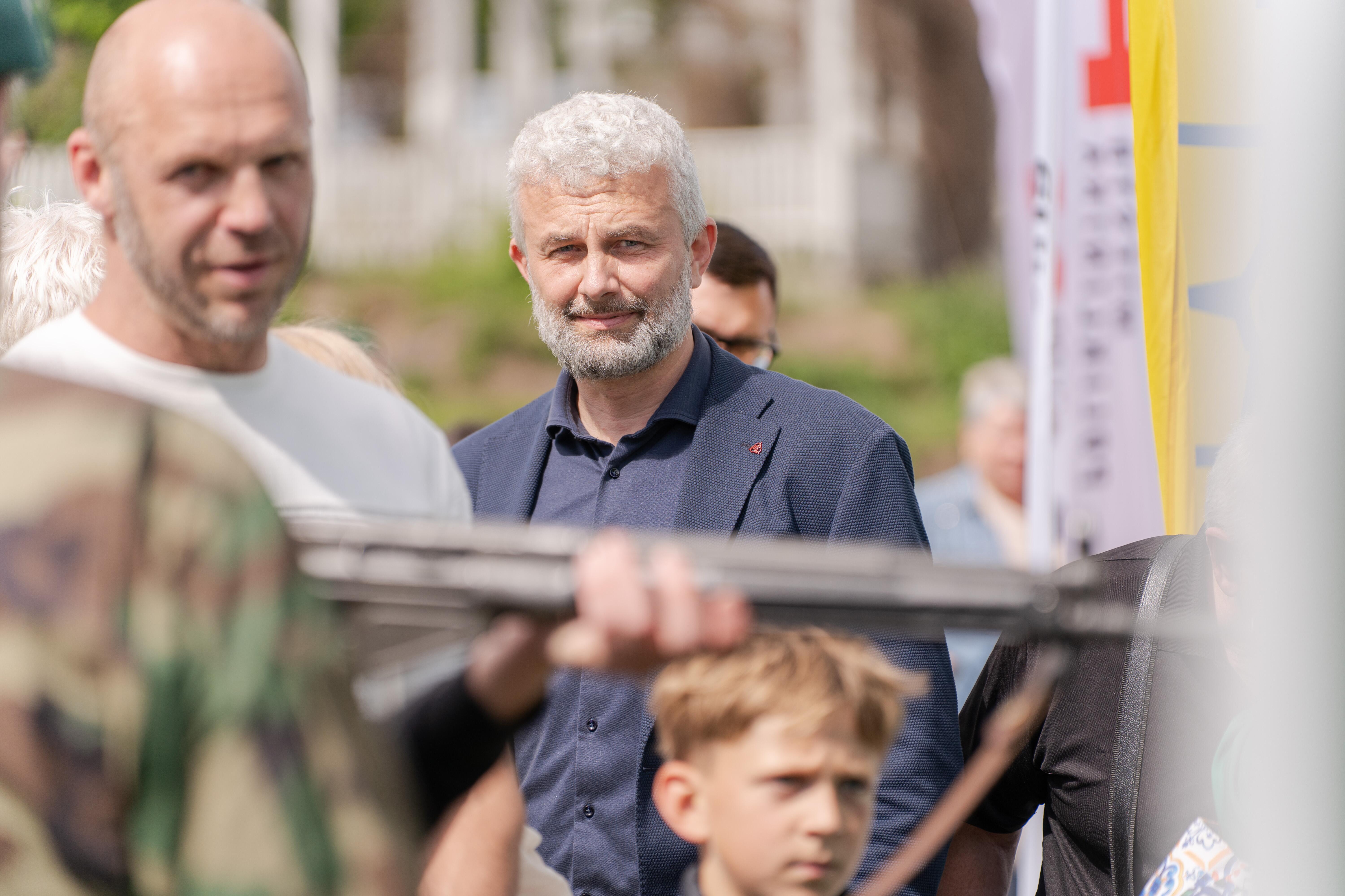 Įvertino: visuomenininkas Š. Jasiukevičius renginyje „Atsparūs“ pabrėžė, kad paramos sumažėjimą lemia ne nuovargis: „Ši formuluotė klaidina. Kaip galima pavargti nuo muzikos ar filmo? Tai nuobodulys – tiesiog išblėso emocinis dirgiklis.“