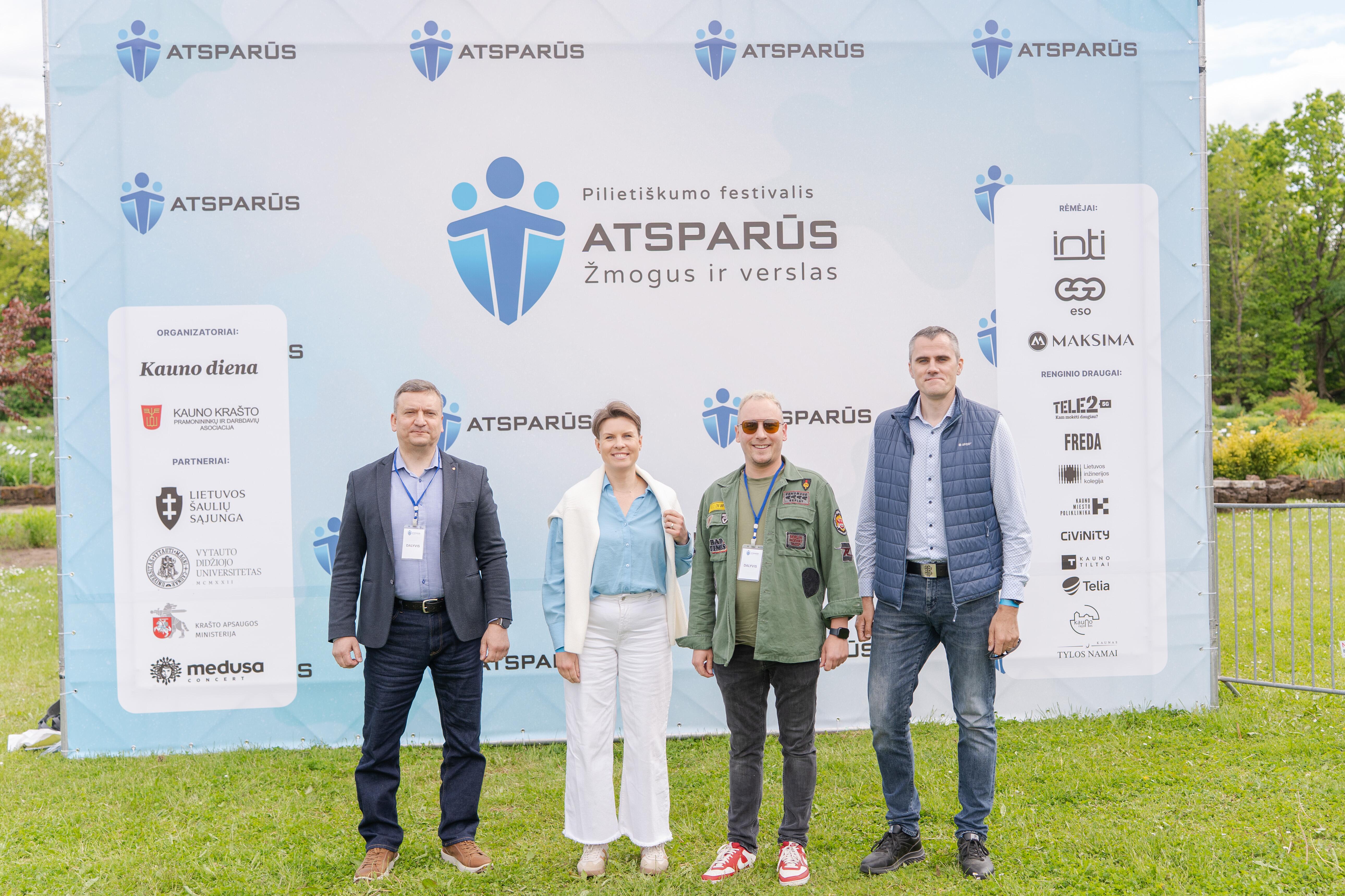 Diskusija: „Kauno dienos“ surengtame pilietiškumo festivalyje „Atsparūs“ apie dezinformaciją ir manupuliacijas socialiniuose tinkluose nuomonėmis apsikeitė (iš kairės) – T. Česonis, A. Buitkutė, K. Tiškevičius ir D. Remeika.