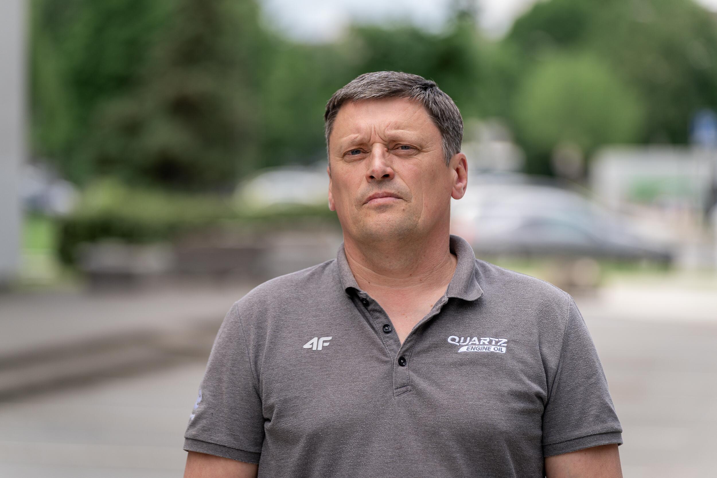 Padėtis: Geležinio Vilko g. 1A daugiabučio bendrijos pirmininkas A. Černiauskas suka galvą, kaip gyventojams įvažiuoti į stovėjimo aikštelę, kuria iki šiol naudotasi.