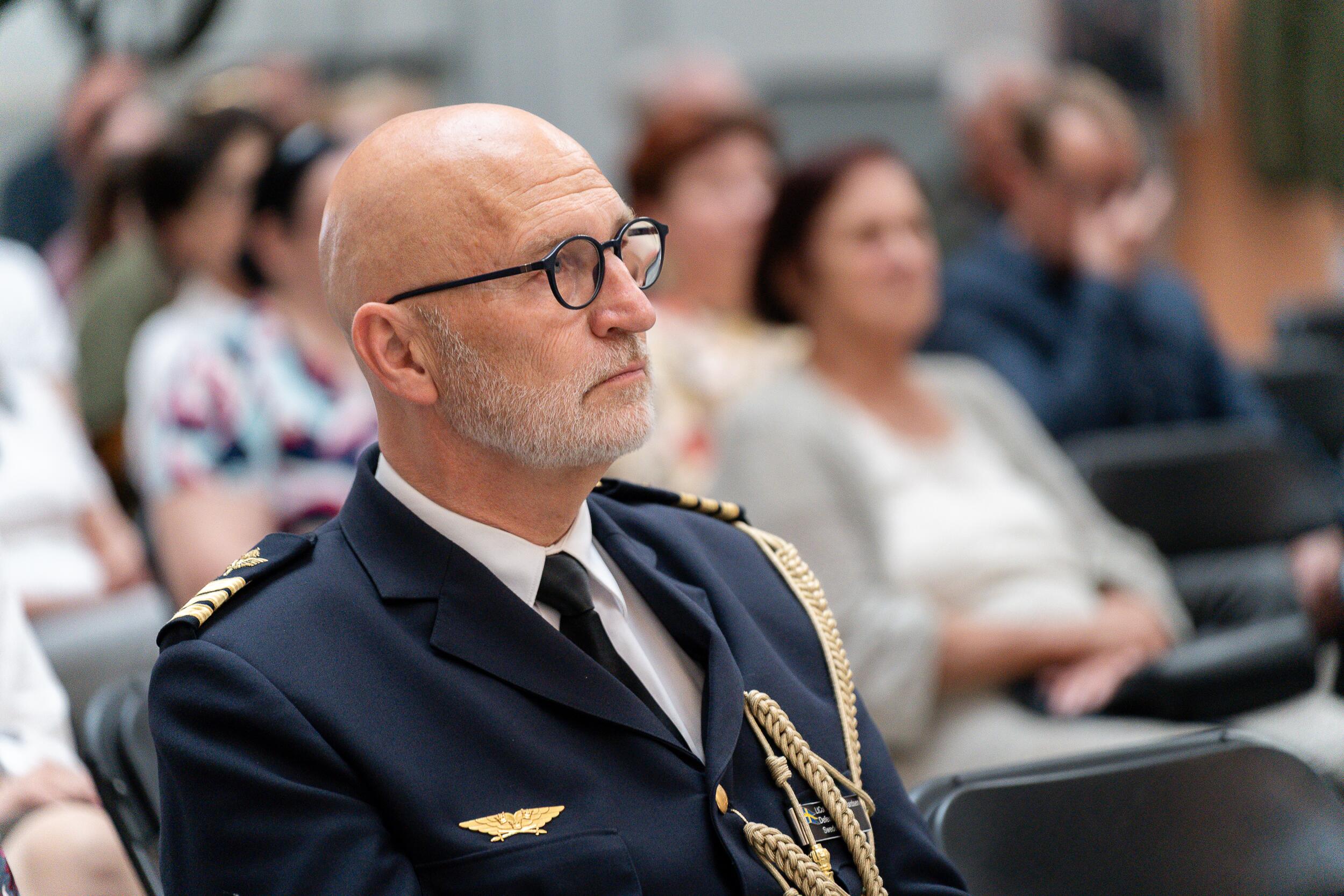 Svečias: Švedijos gynybos atašė Lietuvai pulkininkas leitenantas J. Marqvardsenas džiaugėsi Kaune atidaryta paroda.