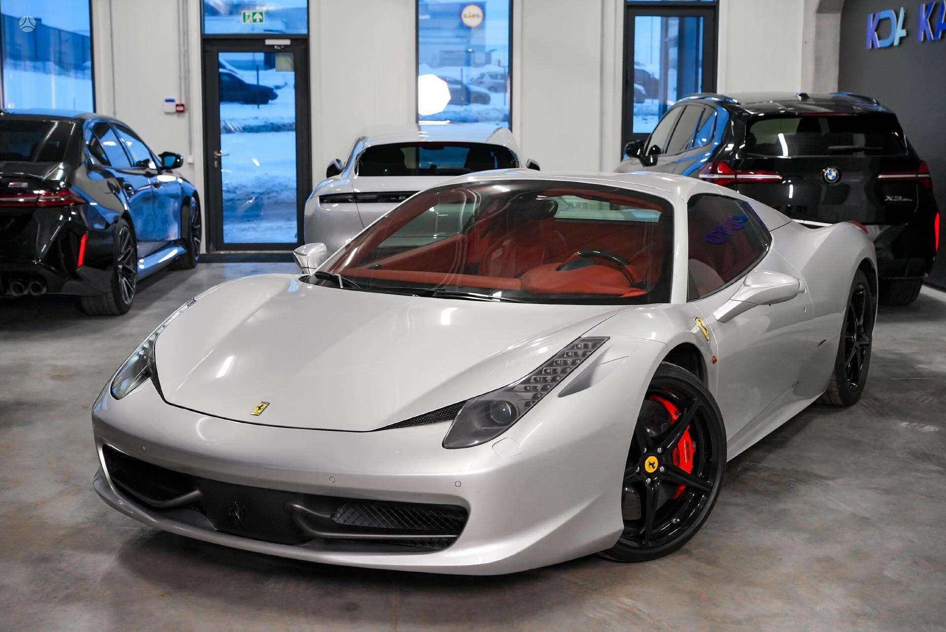 Pirkinys: „Ferrari 458 Spider“, įveikusį tik 57,8 tūkst. km, už 195,5 tūkst. eurų parduoda viena Kauno bendrovė.