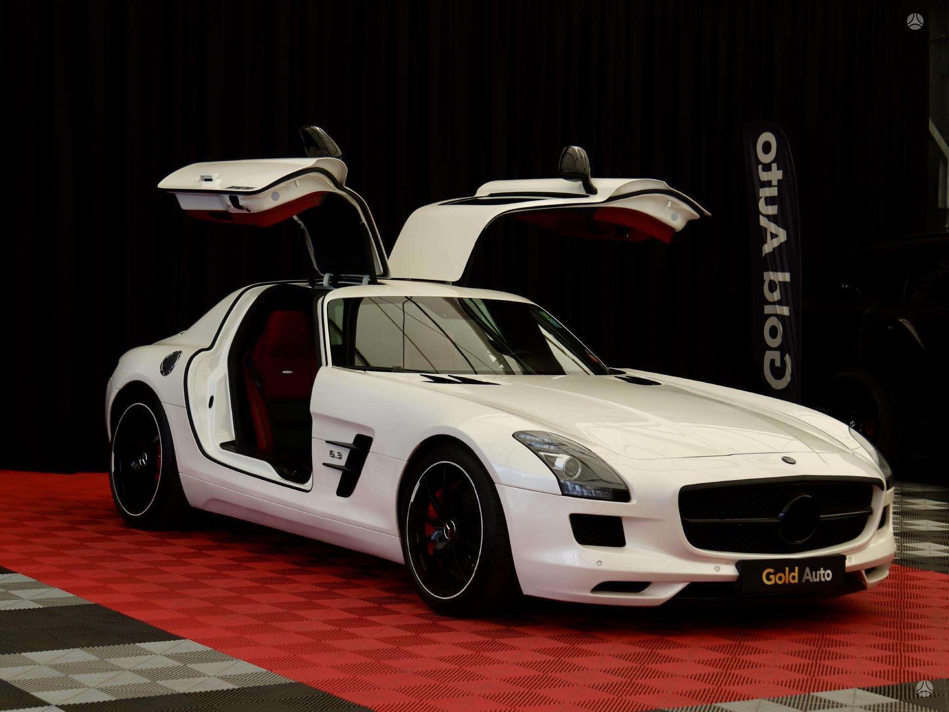 Išskirtinis: „Mercedes-Benz SLS AMG“ neabejotinai turi įspūdingų akcentų.