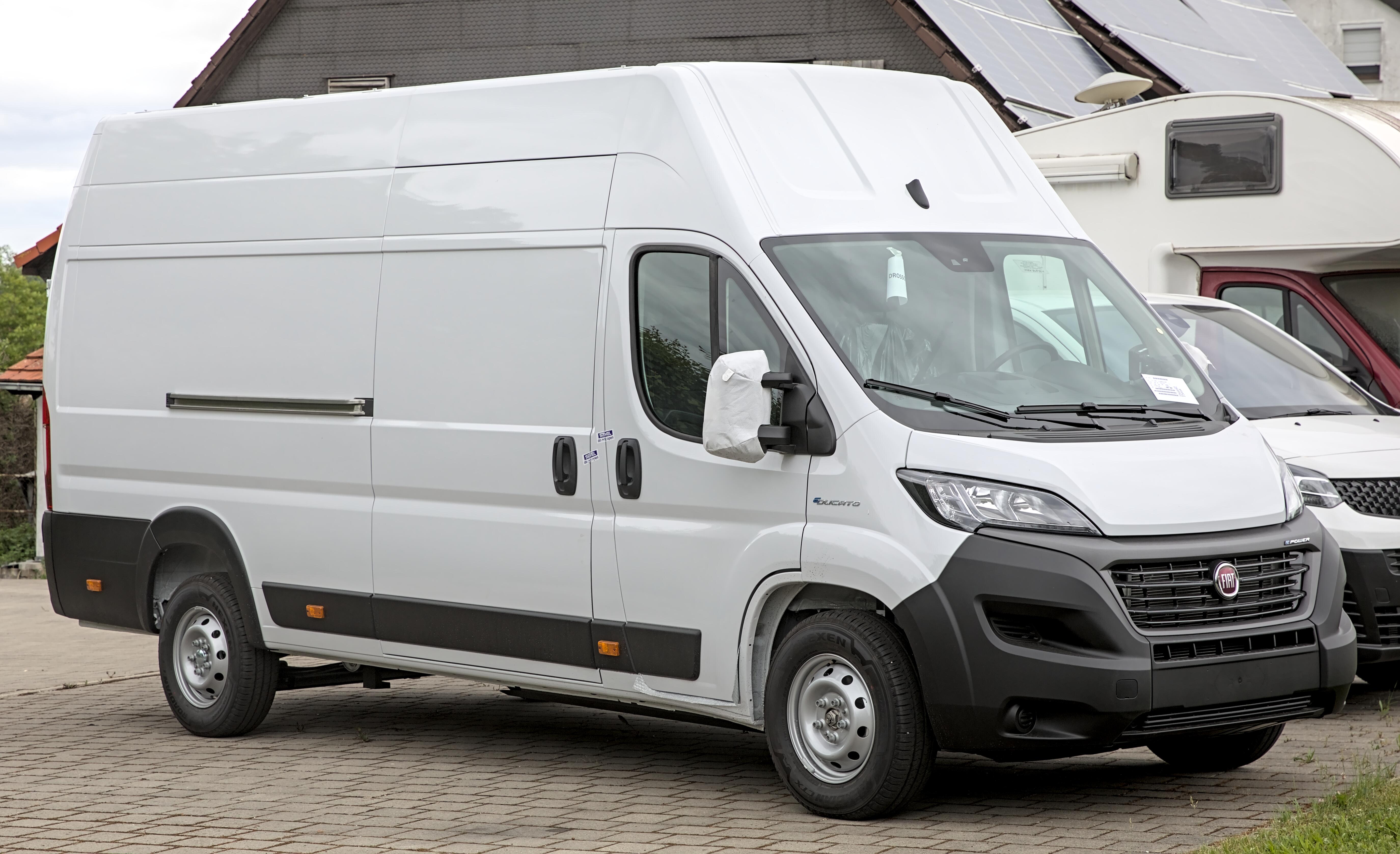 Raizgalynė: darbinis mikroautobusas „Fiat Ducato“ turėjo net 23 oficialius savininkus.
