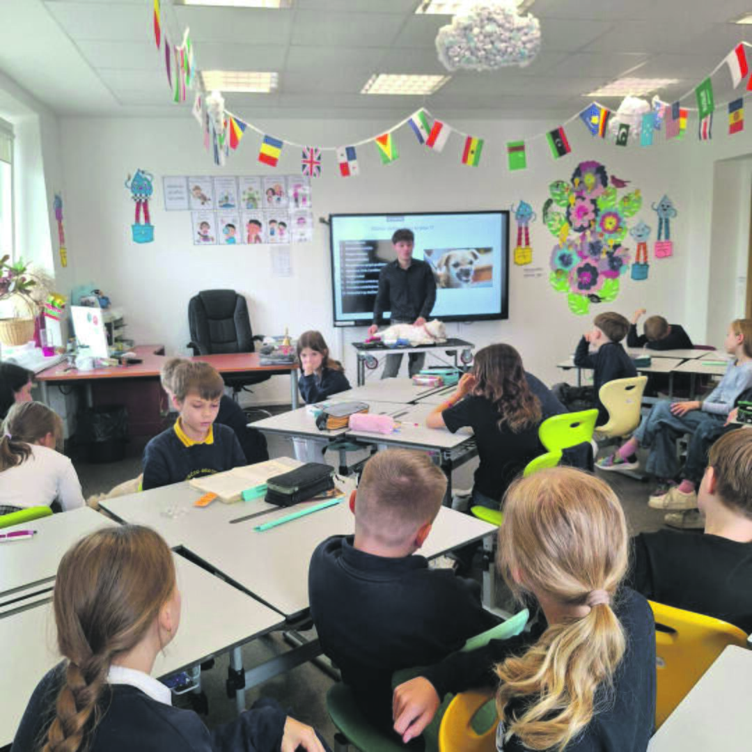 Edukacijos: laisvu nuo darbo laiku Albinas skuba savo sukauptomis žiniomis pasidalyti su jaunąja karta mokyklose. 