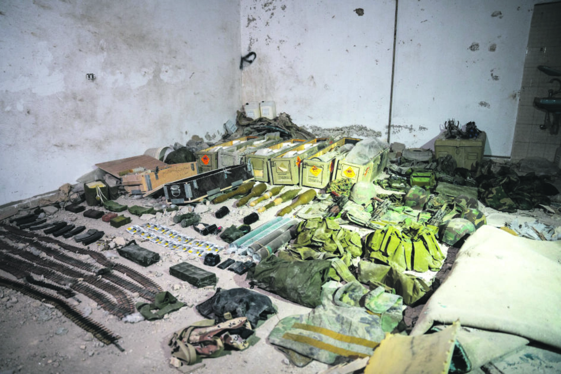 Grėsmė: „Hezbollah“ teroristų arsenalas, kurį aptiko Izraelio pajėgos.