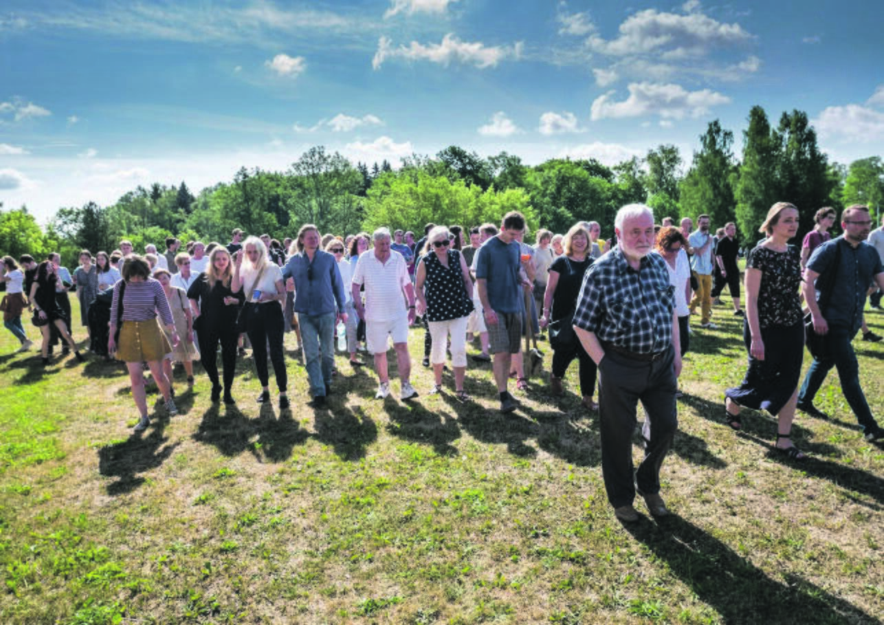 Aktualija: „Santaros-Šviesos“ bendruomenė kasmet renkasi į suvažiavimą Alantoje diskutuoti svarbiausiomis valstybei temomis. Šįsyk, šalia kitų, – ir apie tai, kur juda ir ką judina naujieji pilietiniai judėjimai.