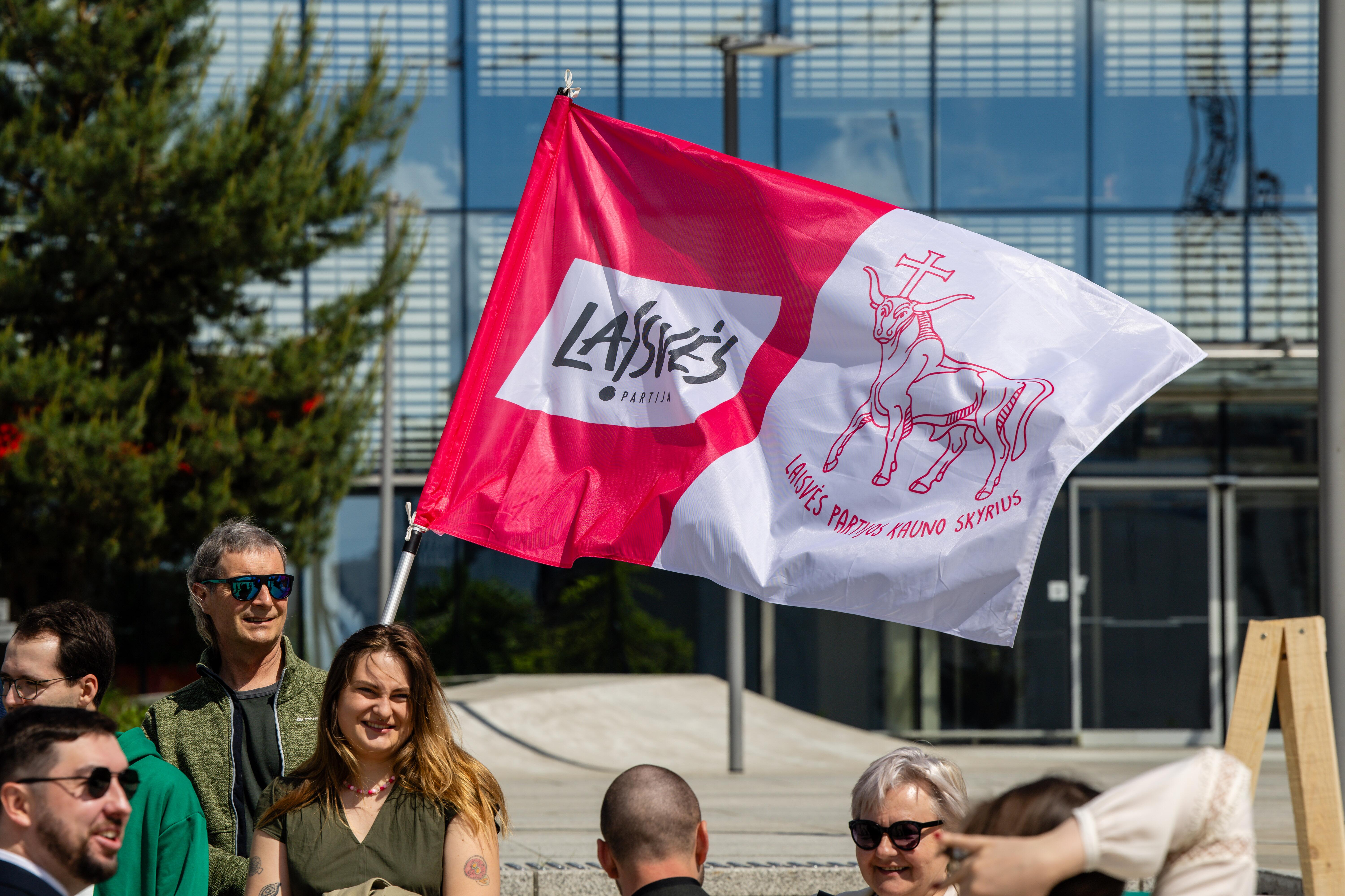 Kontrastas: ar Laisvės partija liks tik vieno politinio sezono? „Delfi“ užsakymu atliktoje „Spinter tyrimų“ apklausoje už ją dabar balsuotų vos 2,2, o už Liberalų sąjūdį – 8,5 proc.