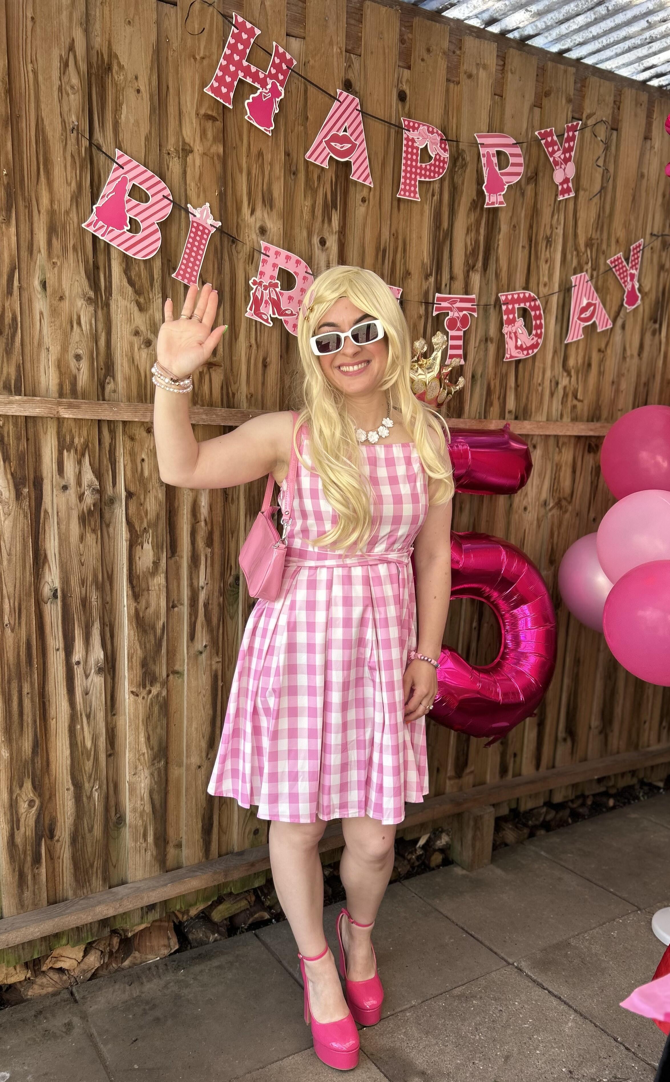 Žaismingai: vykdama į vaikų gimtadienius Rasa gali pasiversti bet kuo, tačiau mergaitiški personažai jos širdžiai – mieliausi.