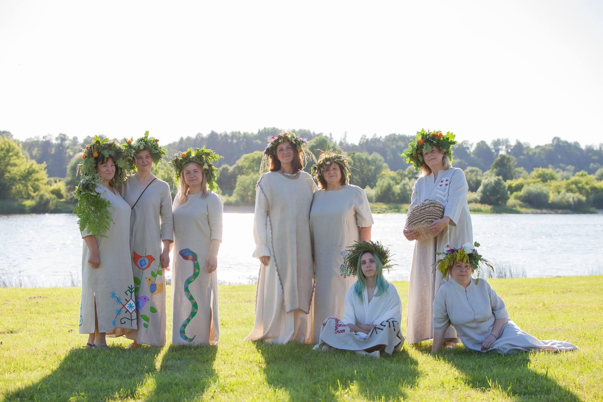 Dainingai: Paštuvos Nemuno slėnyje nuaidėjo „Kaimynų Joninės“, kuriose šventinę nuotaiką kūrė ir Vilkijos kultūros centro folkloro ansamblis „Rasa rasoj“. 