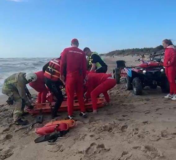 Procesas: į įvykio vietą atskubėjo tiek ugniagesiai, tiek paplūdimio gelbėtojai.