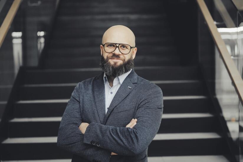 Šaknys: D. Genys svarsto, kad kaunietiškumas, bent jau pilietinio dalyvavimo ir visuomeninio gyvenimo kontekste, yra glaudžiai susijęs su tam tikra nonkonformizmo tradicija.