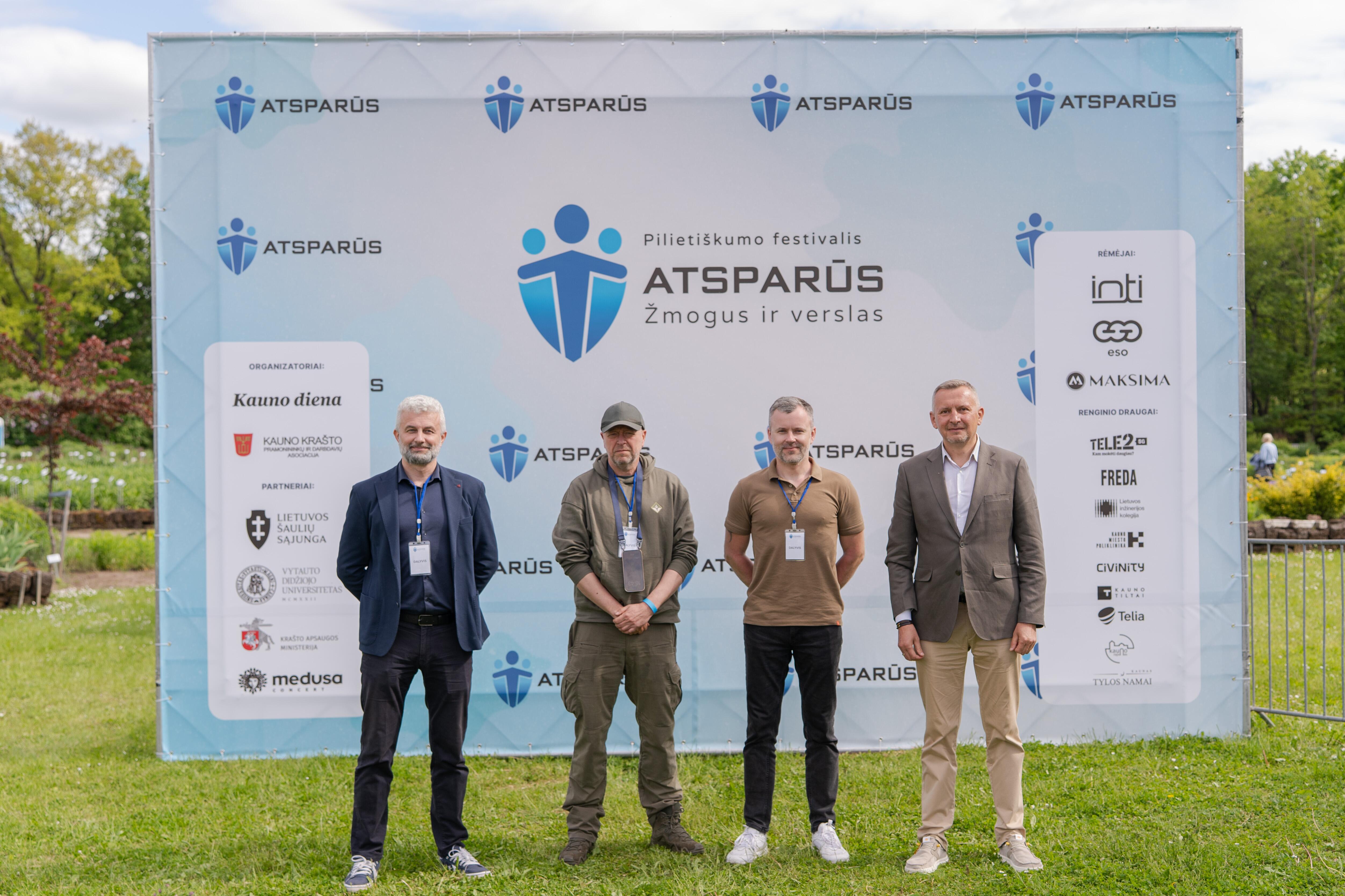 Svarbu: pilietiškumo festivalyje „Atsparūs“ (iš kairės) Š. Jasiukevičius, J. Ohmanas, G. Armonavičius ir G. Muižys diskutavo, kodėl verta nesustoti remti laisvę.