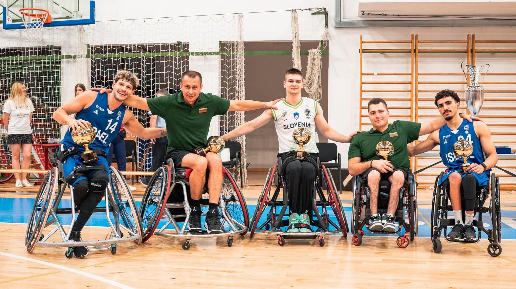 Penketas: geriausi B diviziono žaidėjai (iš kairės) A. Vigoda, V. Skučas, D. Škorjancas, E. Siaurusaitis ir R. Dagaminas.