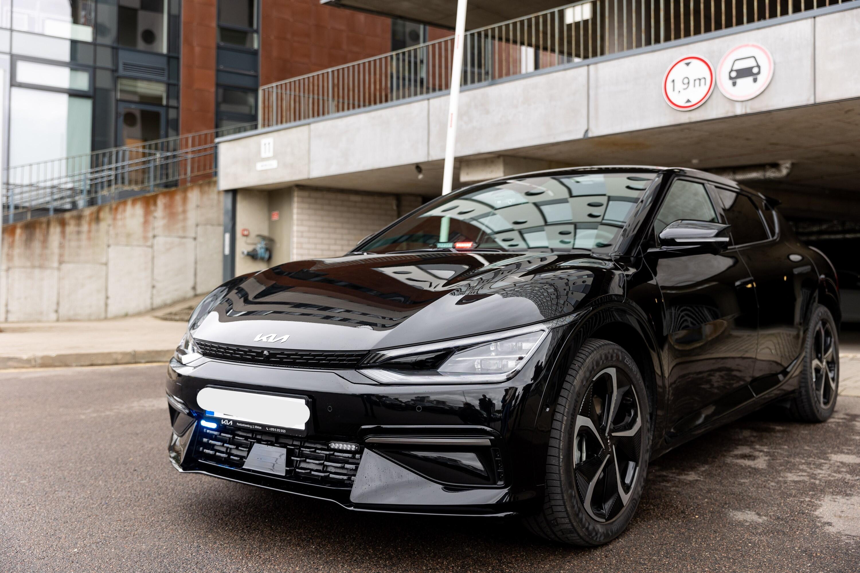 Aritmetika: 100 km įveikti elektromobiliu, naudojant namų naktinį elektros tarifą, gali kainuoti vos apie tris eurus, o dyzeliniu automobiliu – tris kartus brangiau.