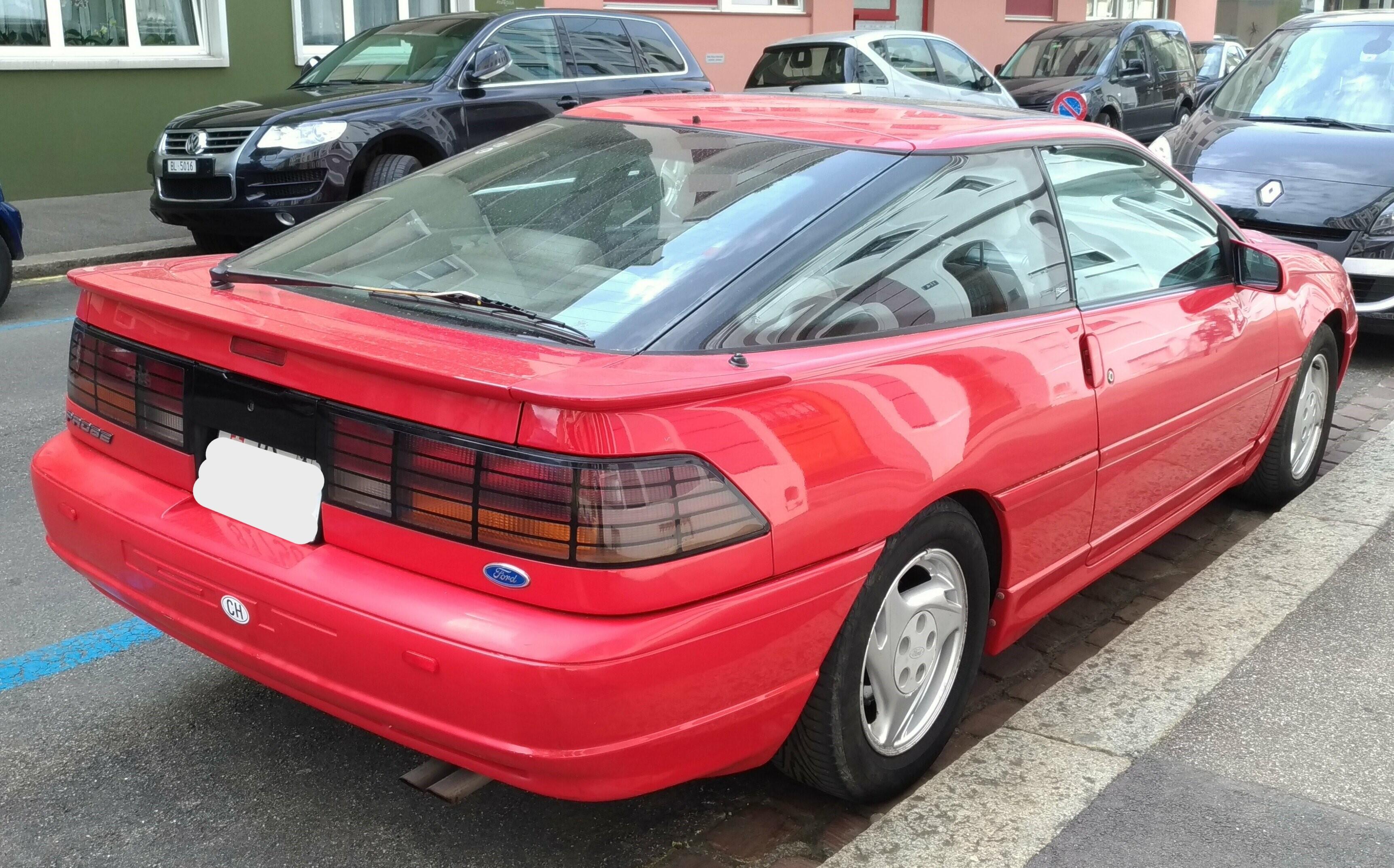 Žvėris: agresyvios „Ford Probe“ formos iki šiol traukia praeivių akį.