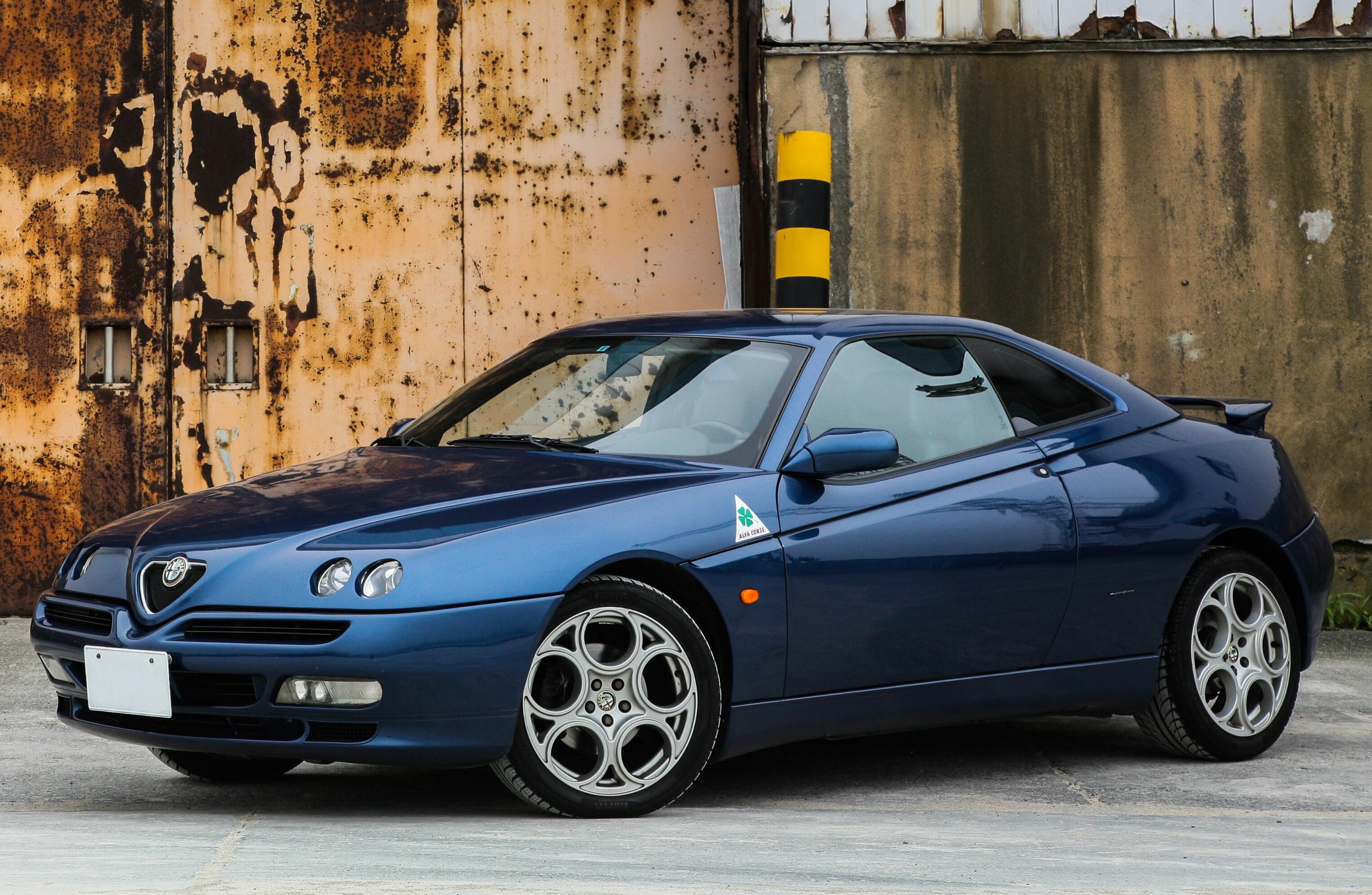 Dailus: „Alfa Romeo GTV/Spider“ – vienas gražiausių savo eros automobilių, pasižymintis sportišku siluetu ir neįprastomis linijomis.