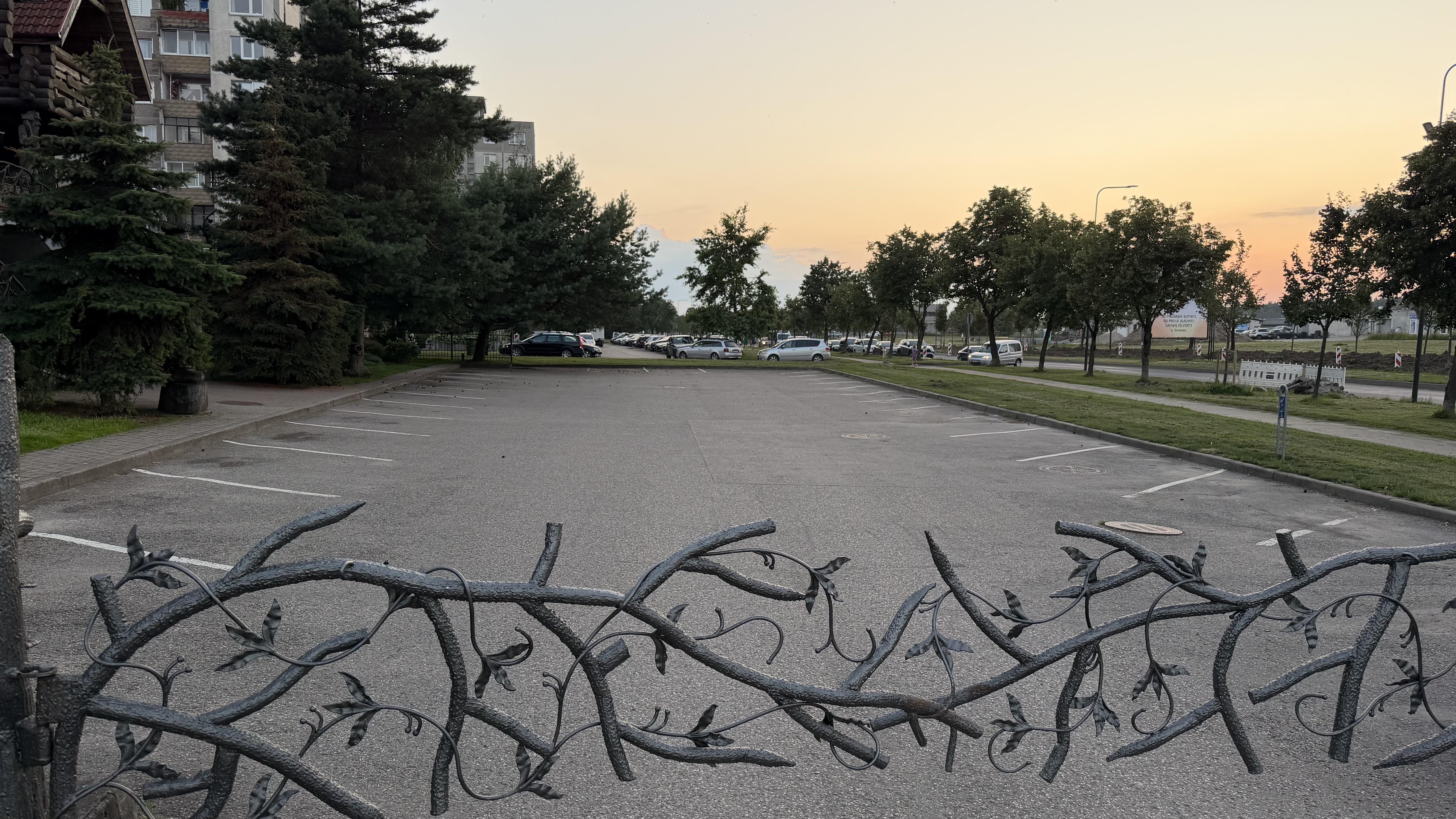 Nurodymas: seniūnija įpareigojo restorano savininkus pašalinti tvorą ir vartus.