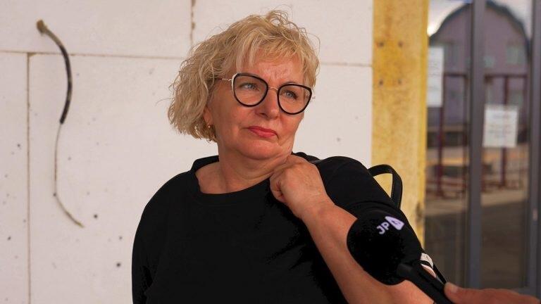 Su artimaisiais prie uždarytos parduotuvės atvykusi panevėžietė Janina taip pat nesitikėjo rasti užrakintų durų.  