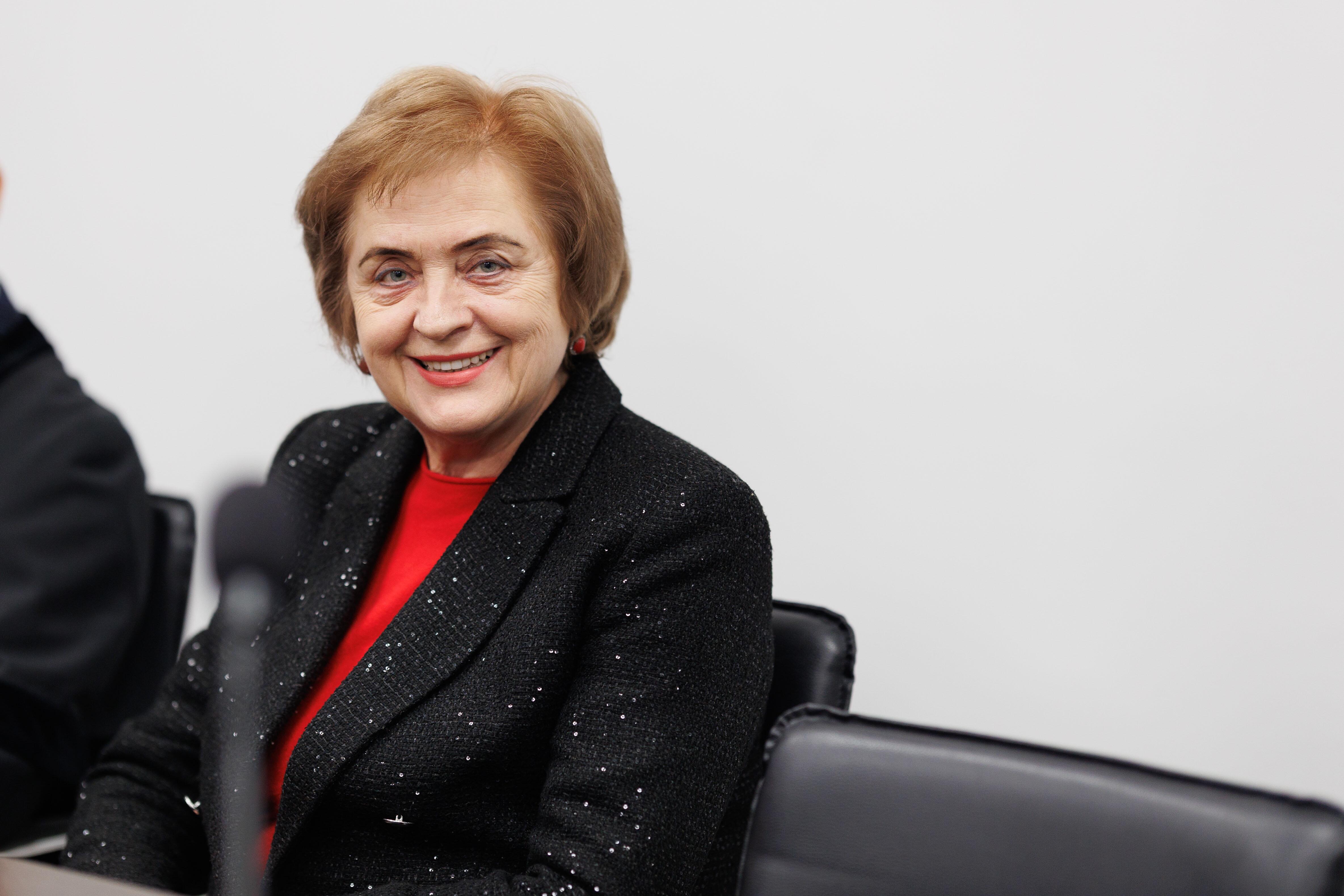 Pavyzdys: stabiliai geras moterų procentas Birštono savivaldybėje. Daug metų jai vadovauja Nijolė Dirginčienė, gal tai įkvepia ir kitas moteris eiti į vietos valdžią.
