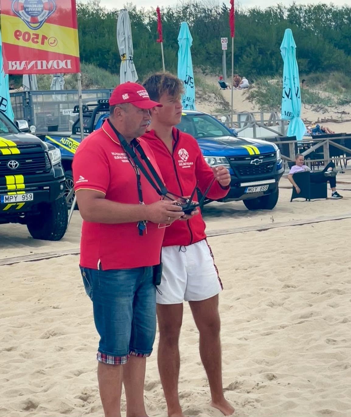 Artimi: nuo šešiolikos metų Kajus seka tėčio, Palangos gelbėjimo tarnybos vadovo J. Pirožniko pėdomis. Jo patarimai sūnui – patys brangiausi.